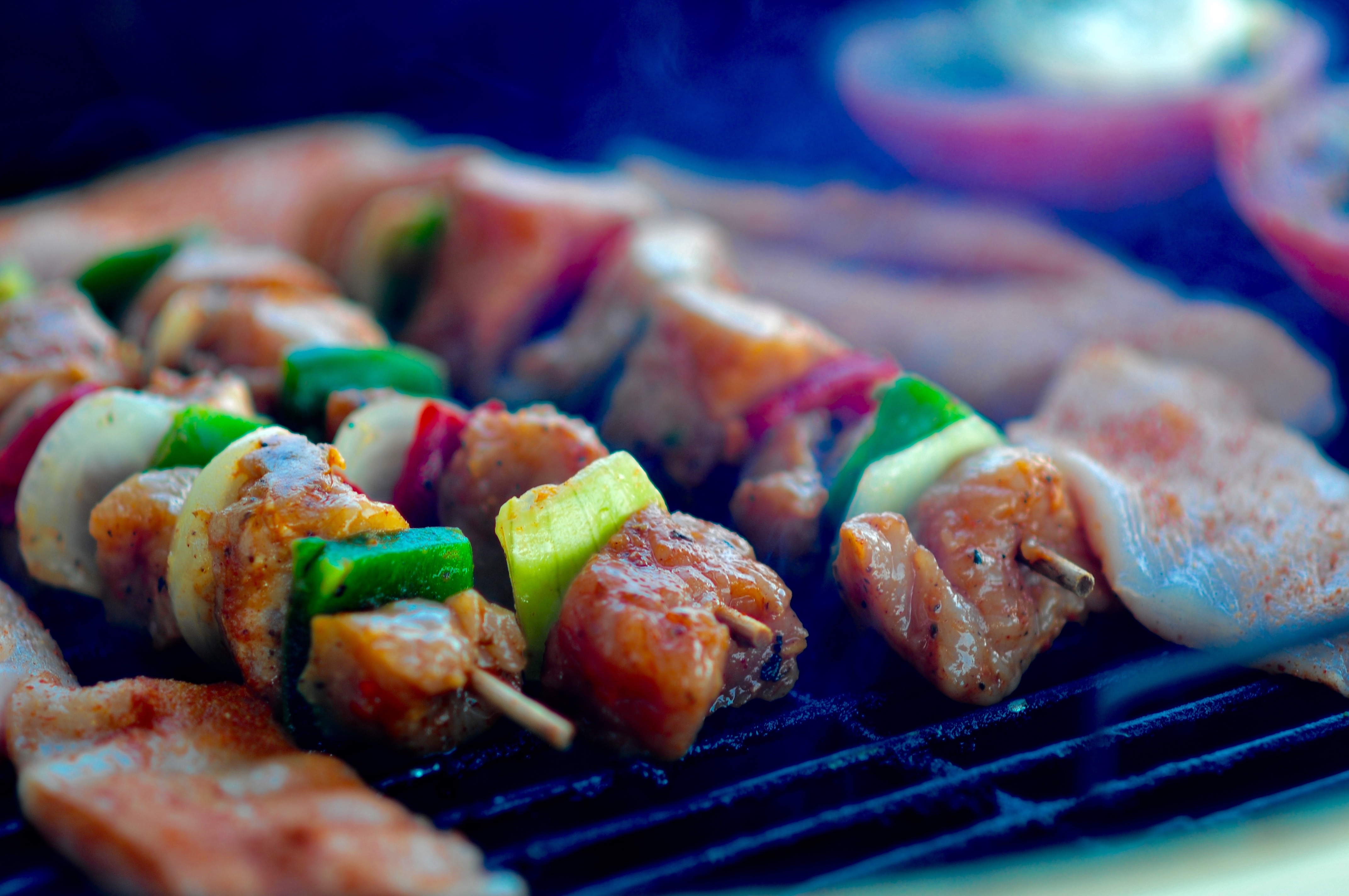 Free photo Grilled chicken on a barbecue