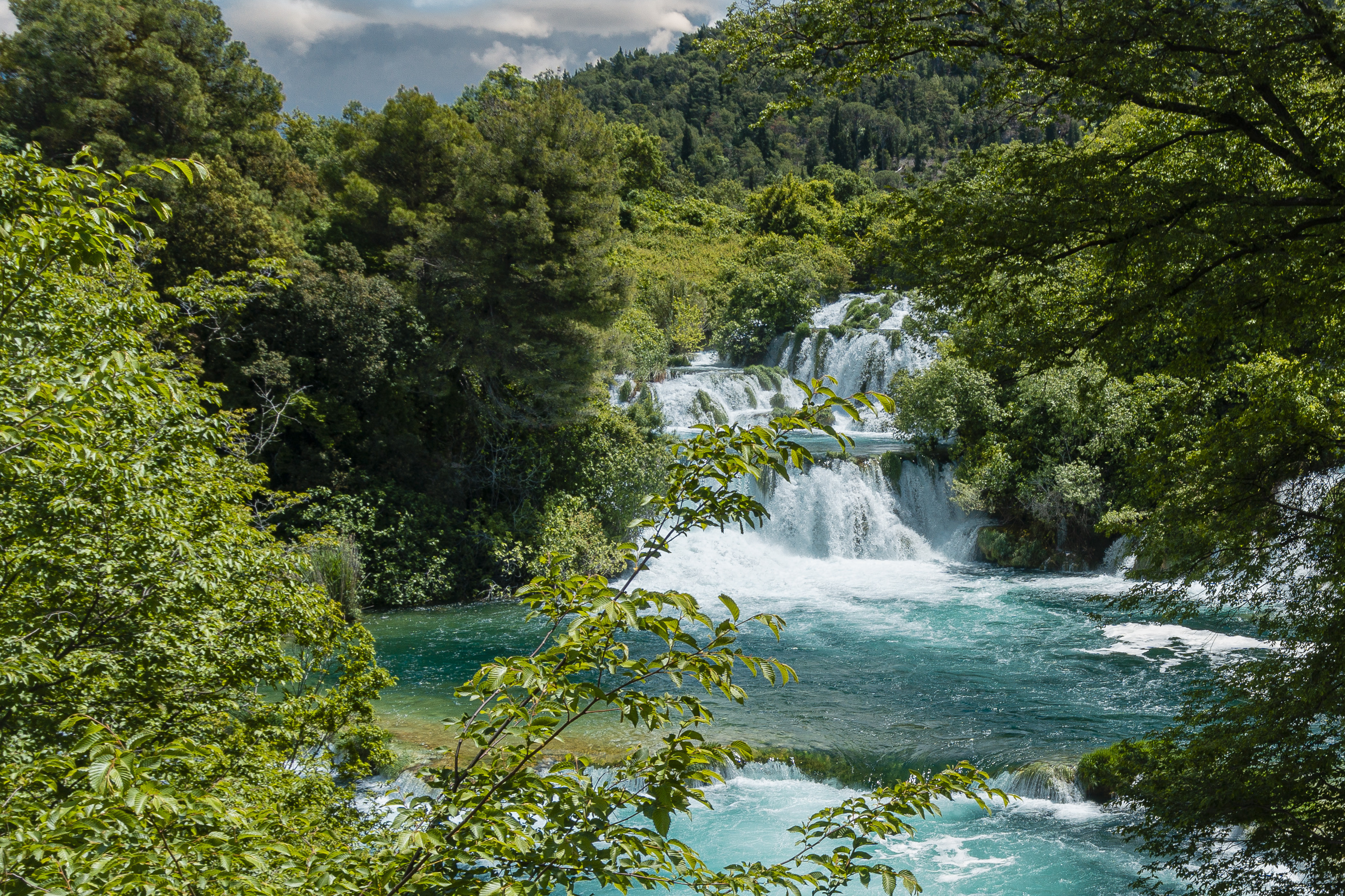 Free photo A river with waterfalls in Russia