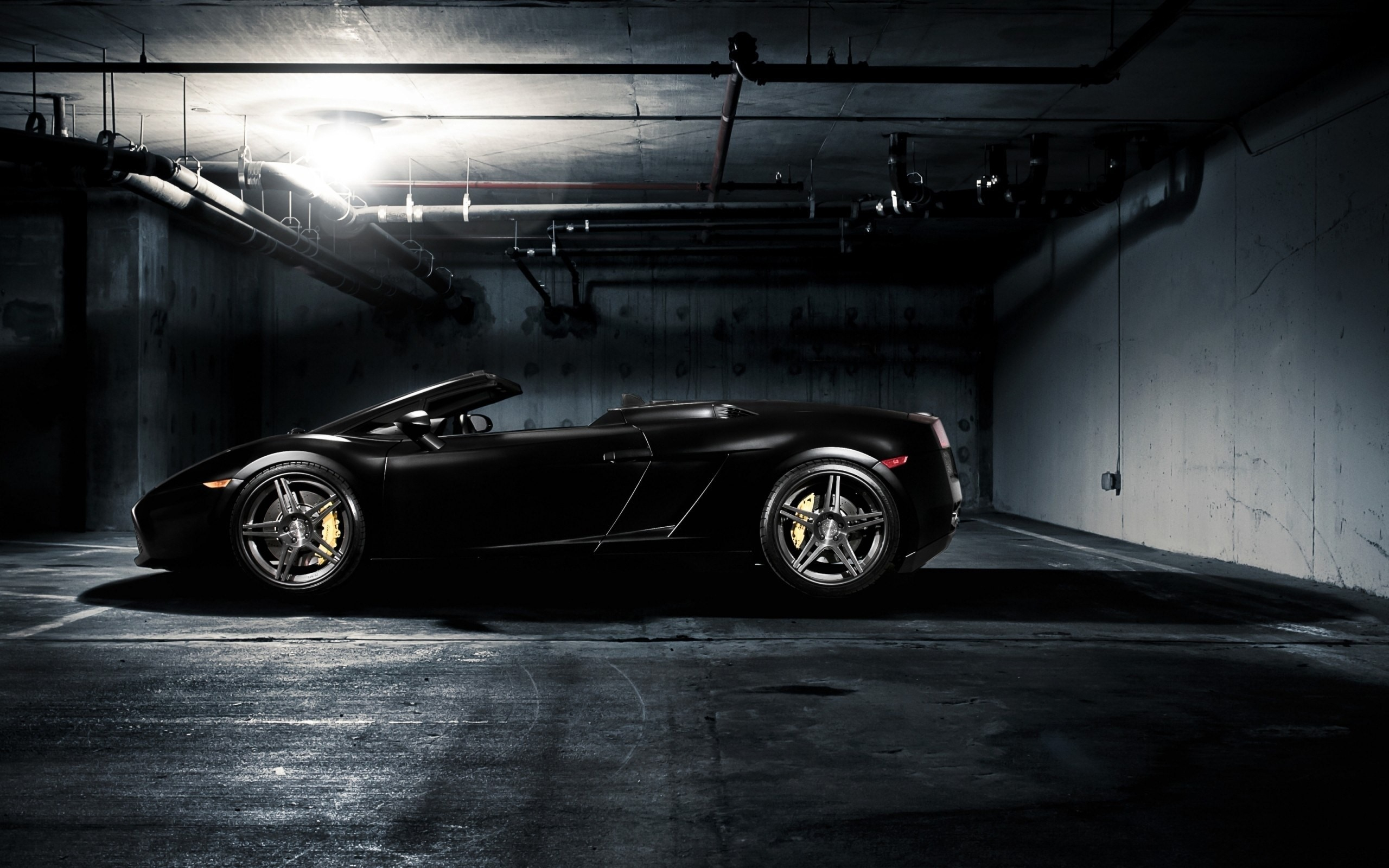 Free photo Black lamborghini convertible