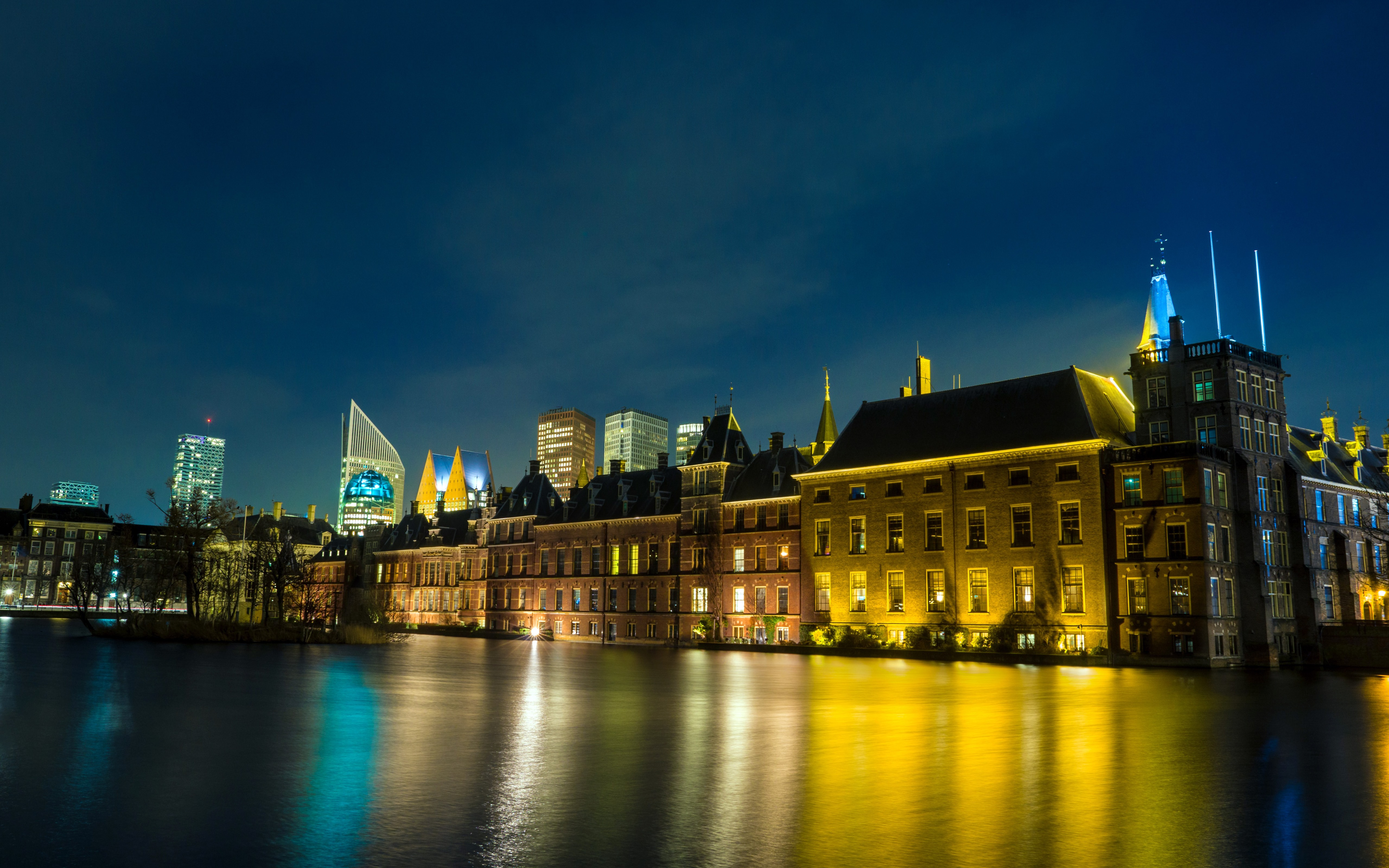 Free photo Houses in the Netherlands on the banks of the river