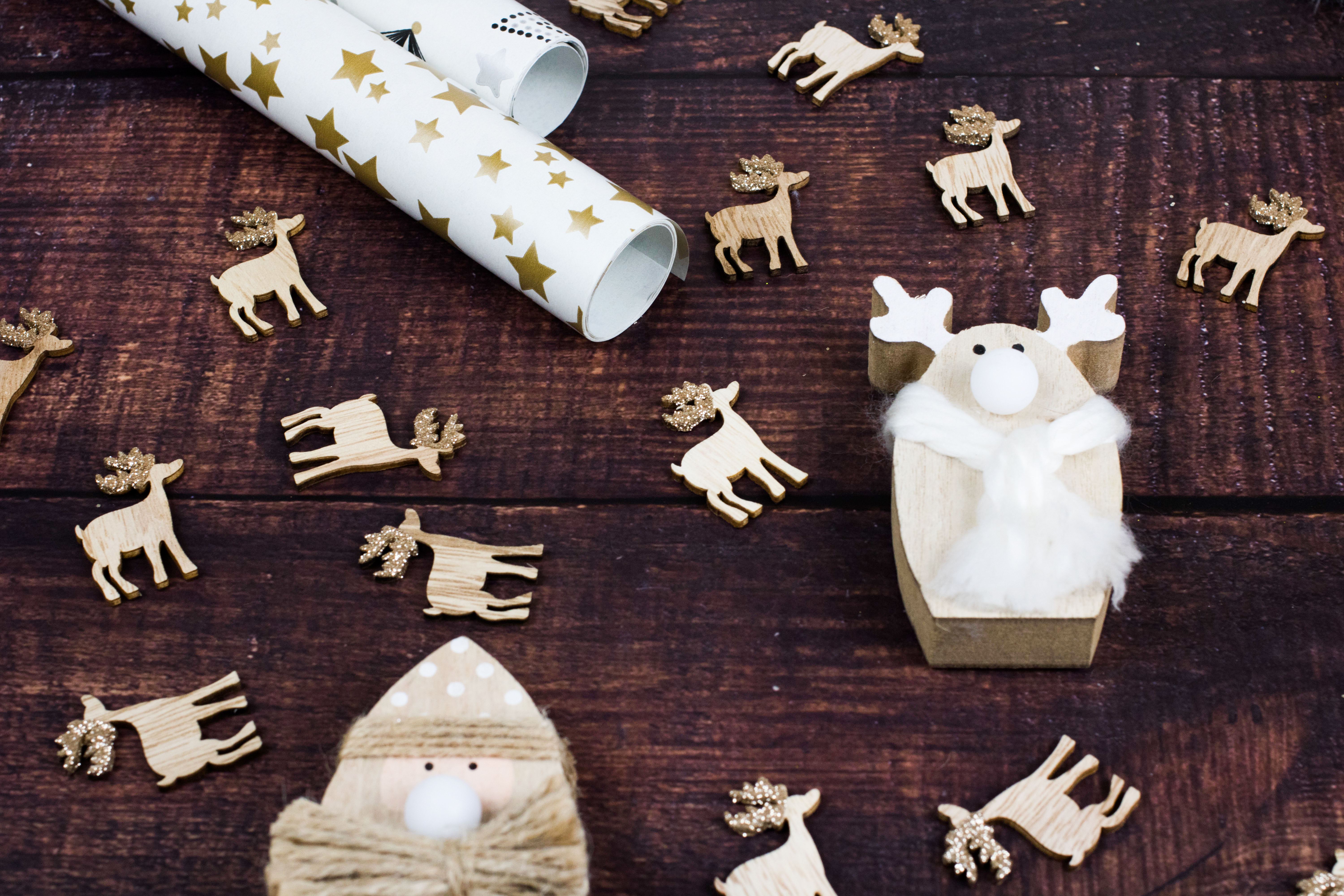 Новогодние олени вырезанные из бумаги