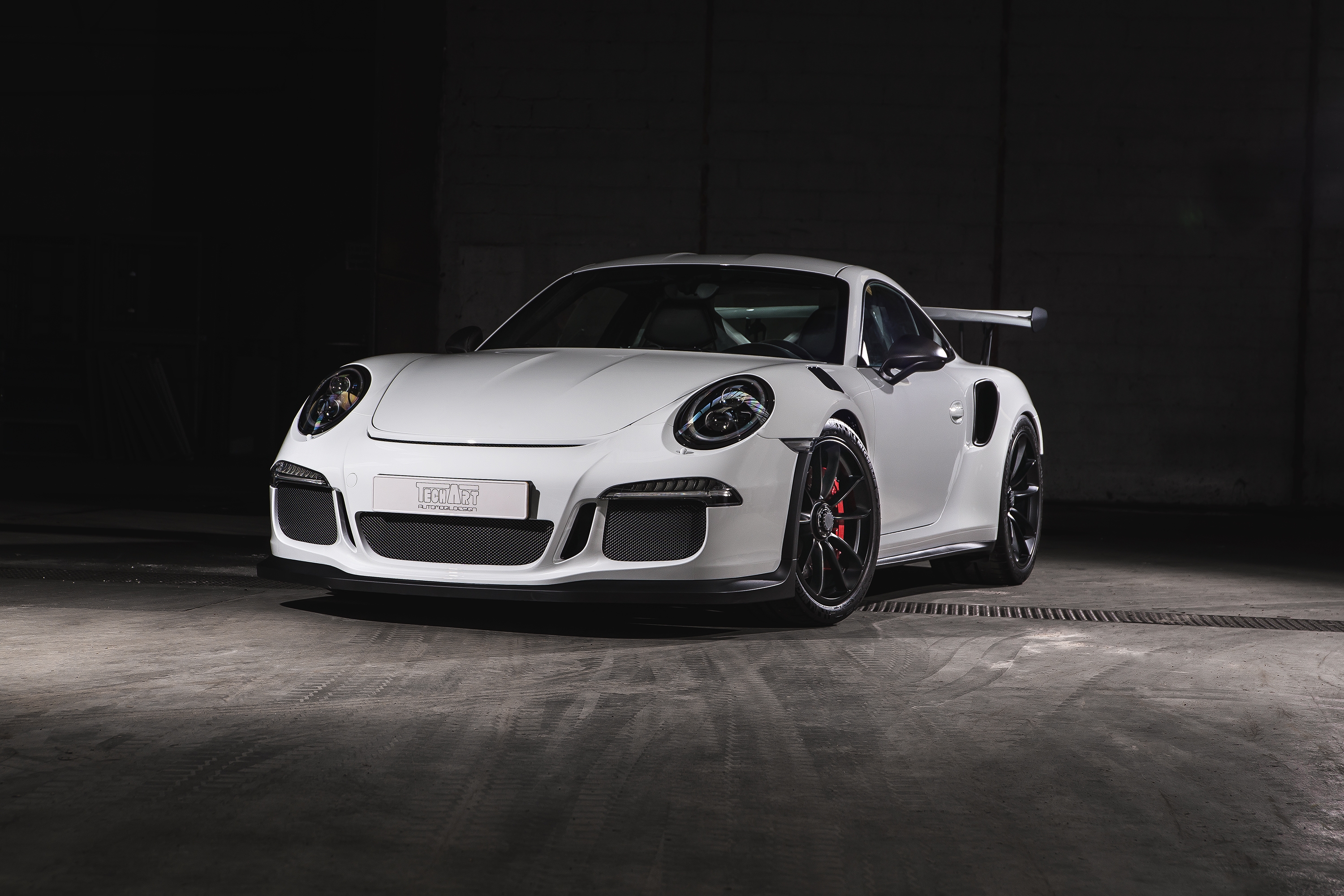 Free photo White porsche 911 gt3.