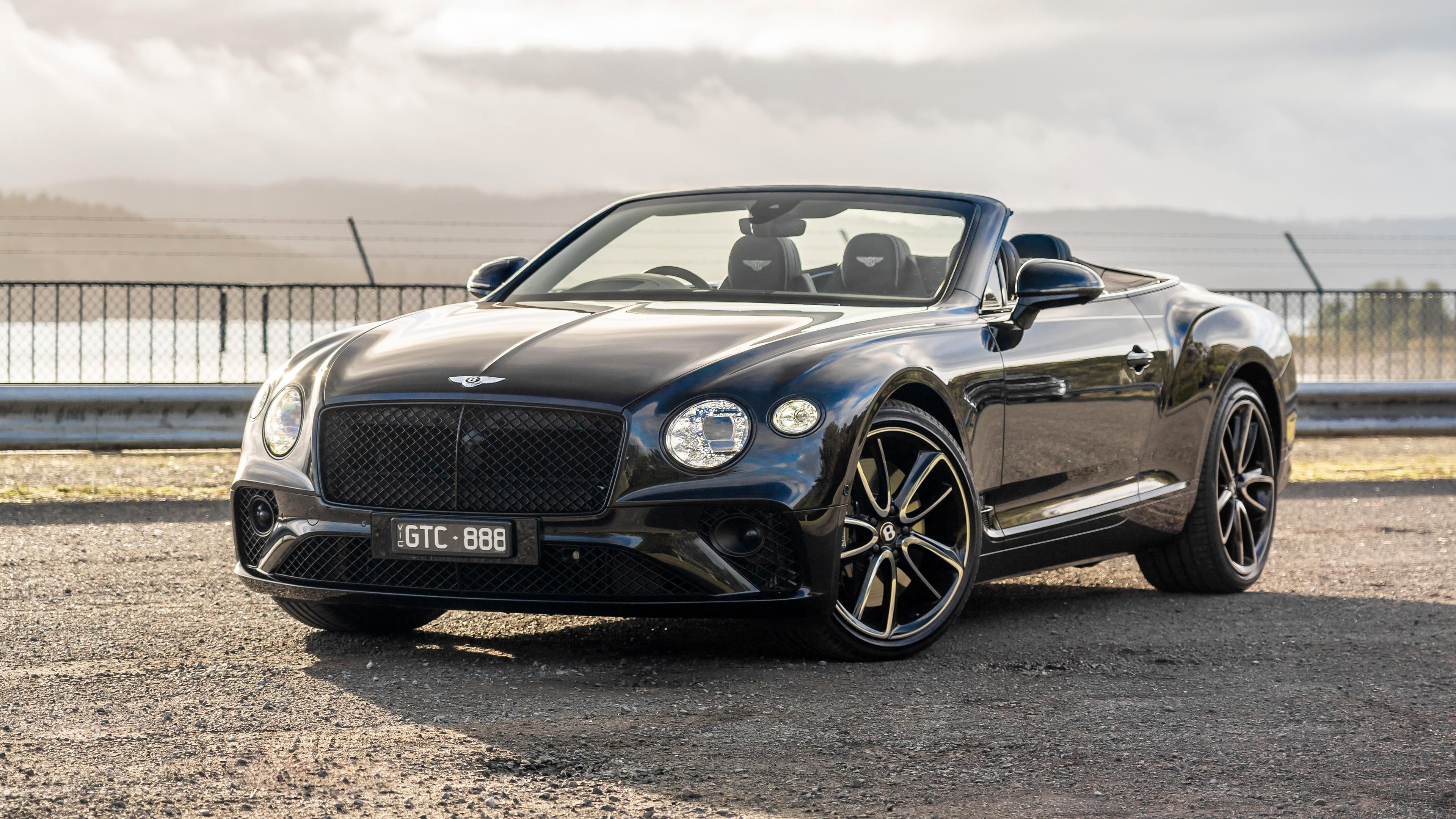 Free photo Black Bentley Continental convertible