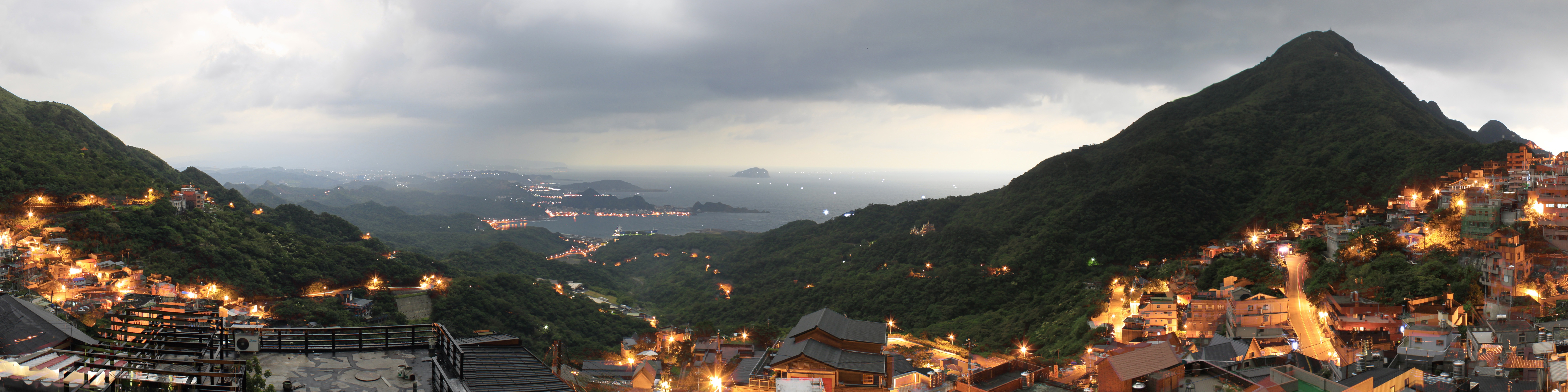 桌面上的壁纸景观 山区 街道