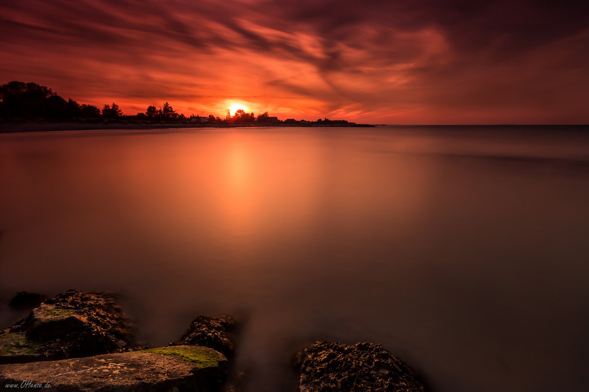 Free photo Cold Lake at sunset