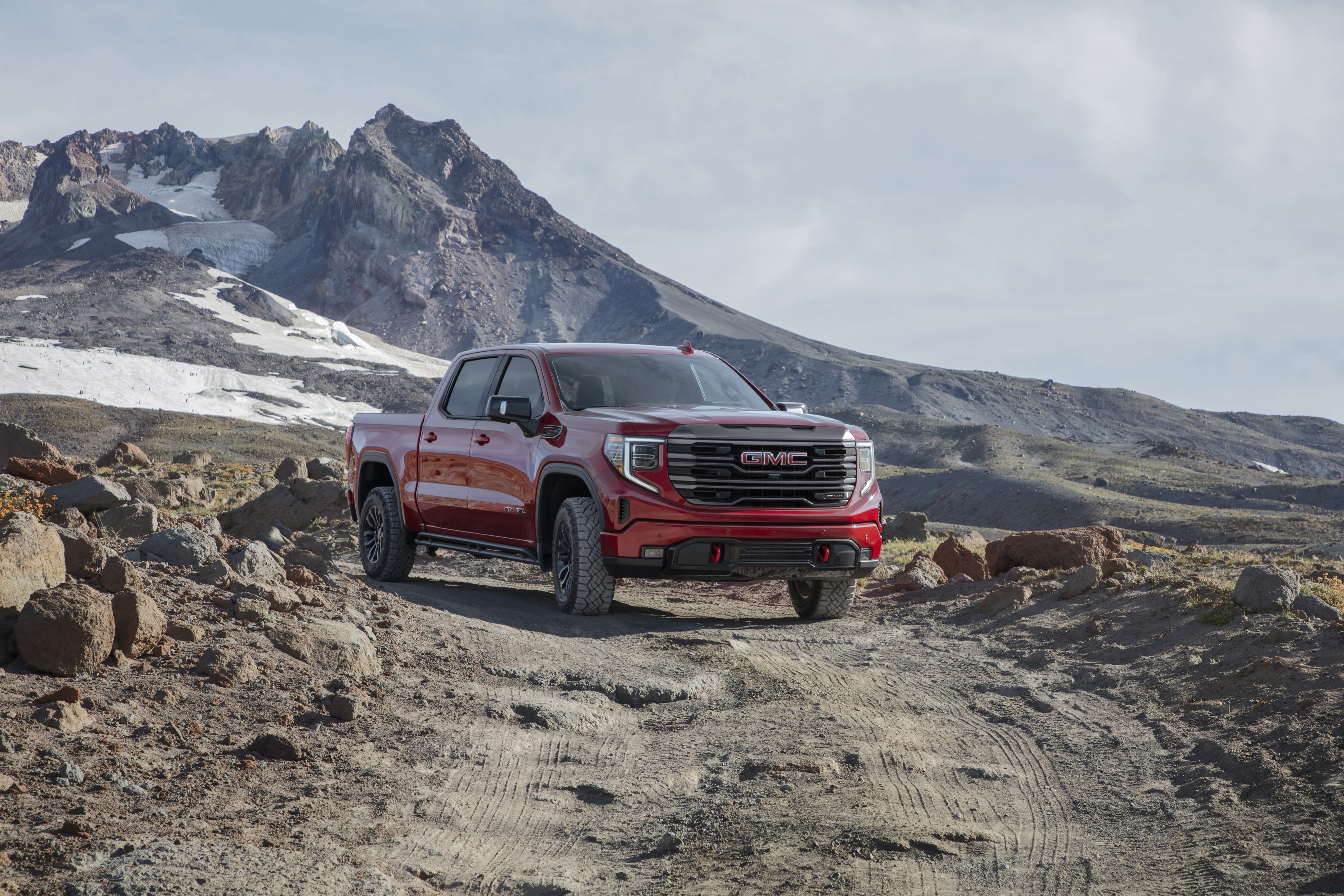 Free photo A red 2022 gmc sierra.