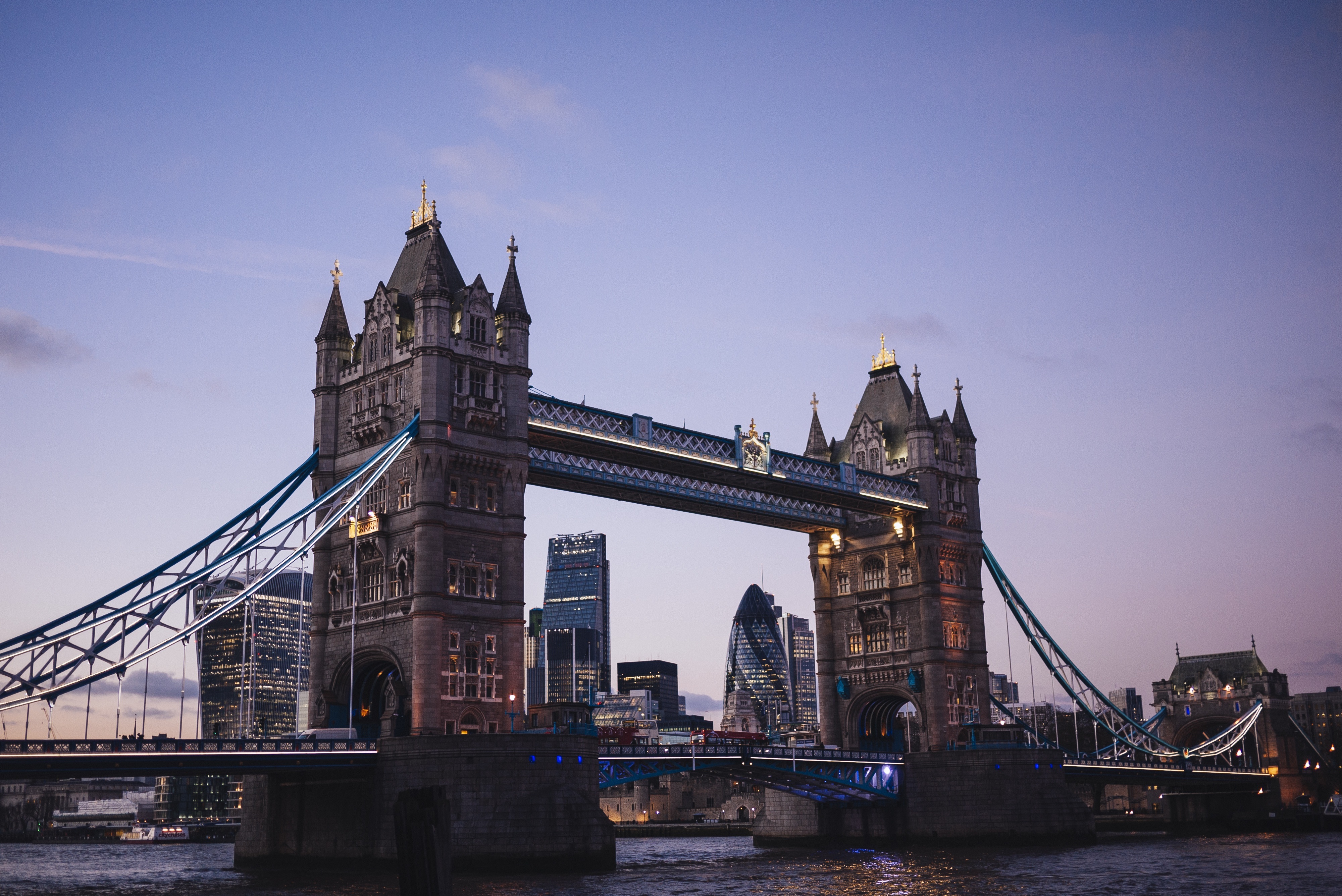 Free photo London drawbridge at sunset