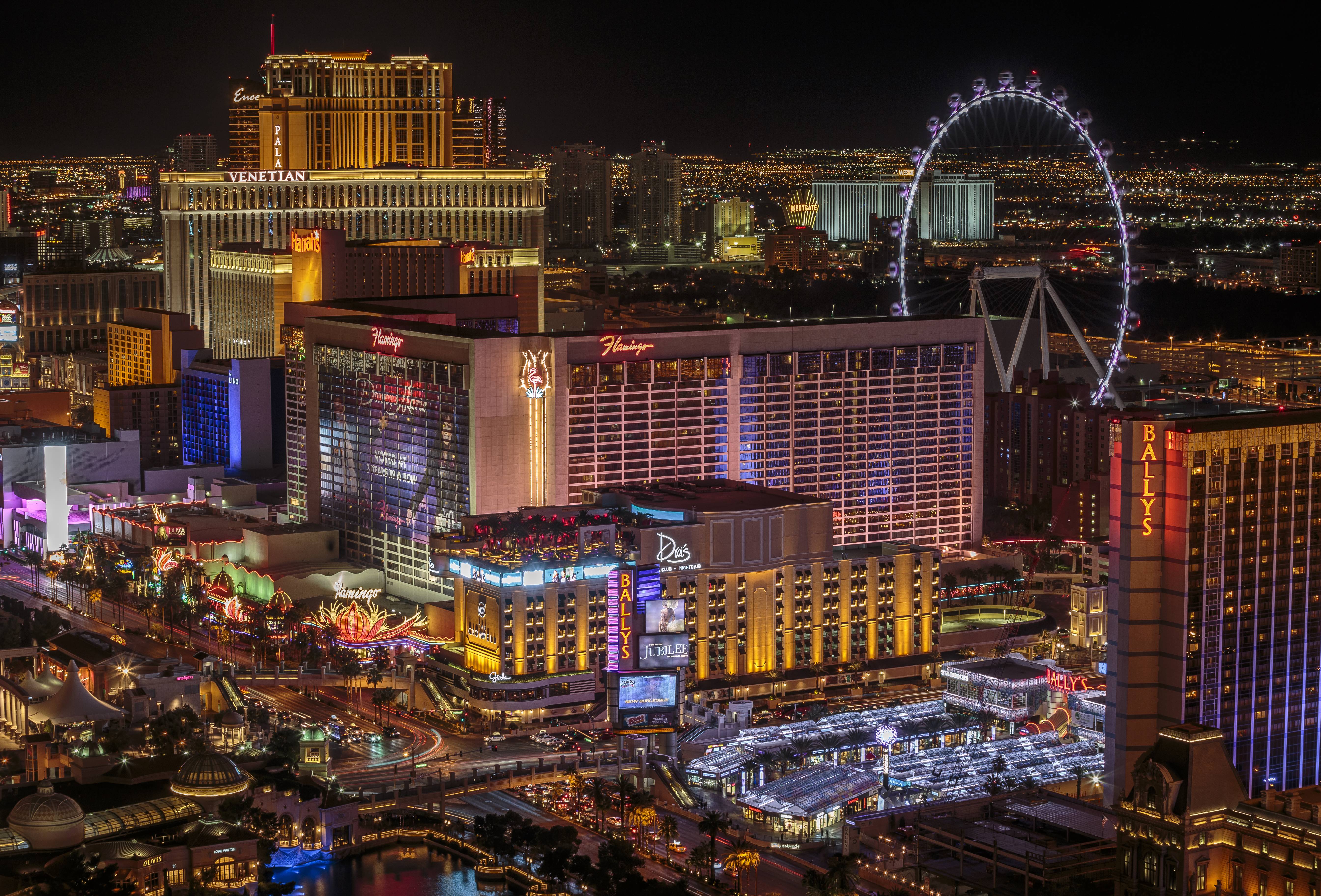 Wallpapers night city Las Vegas on the desktop