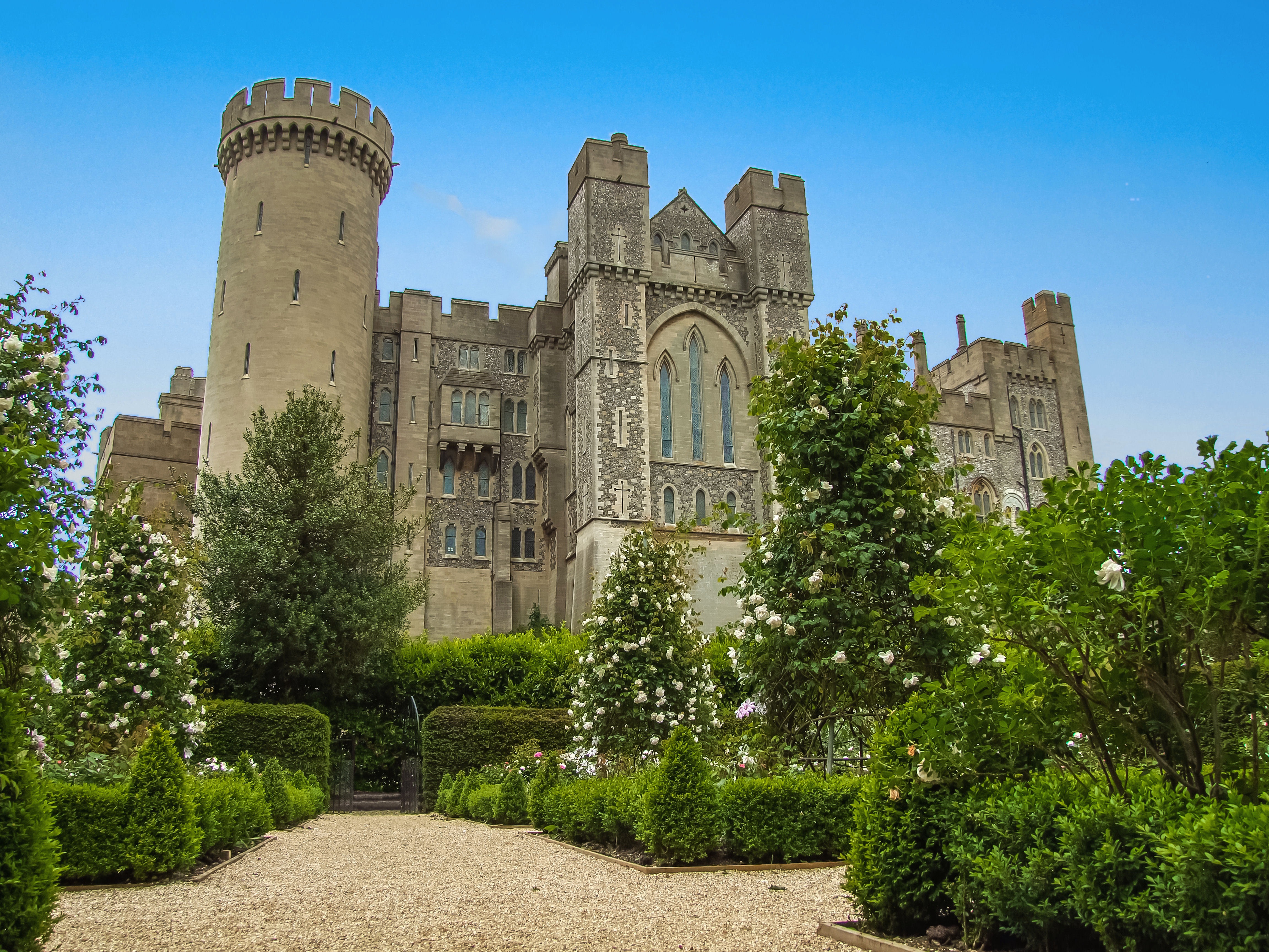 Free photo A big beautiful castle in England