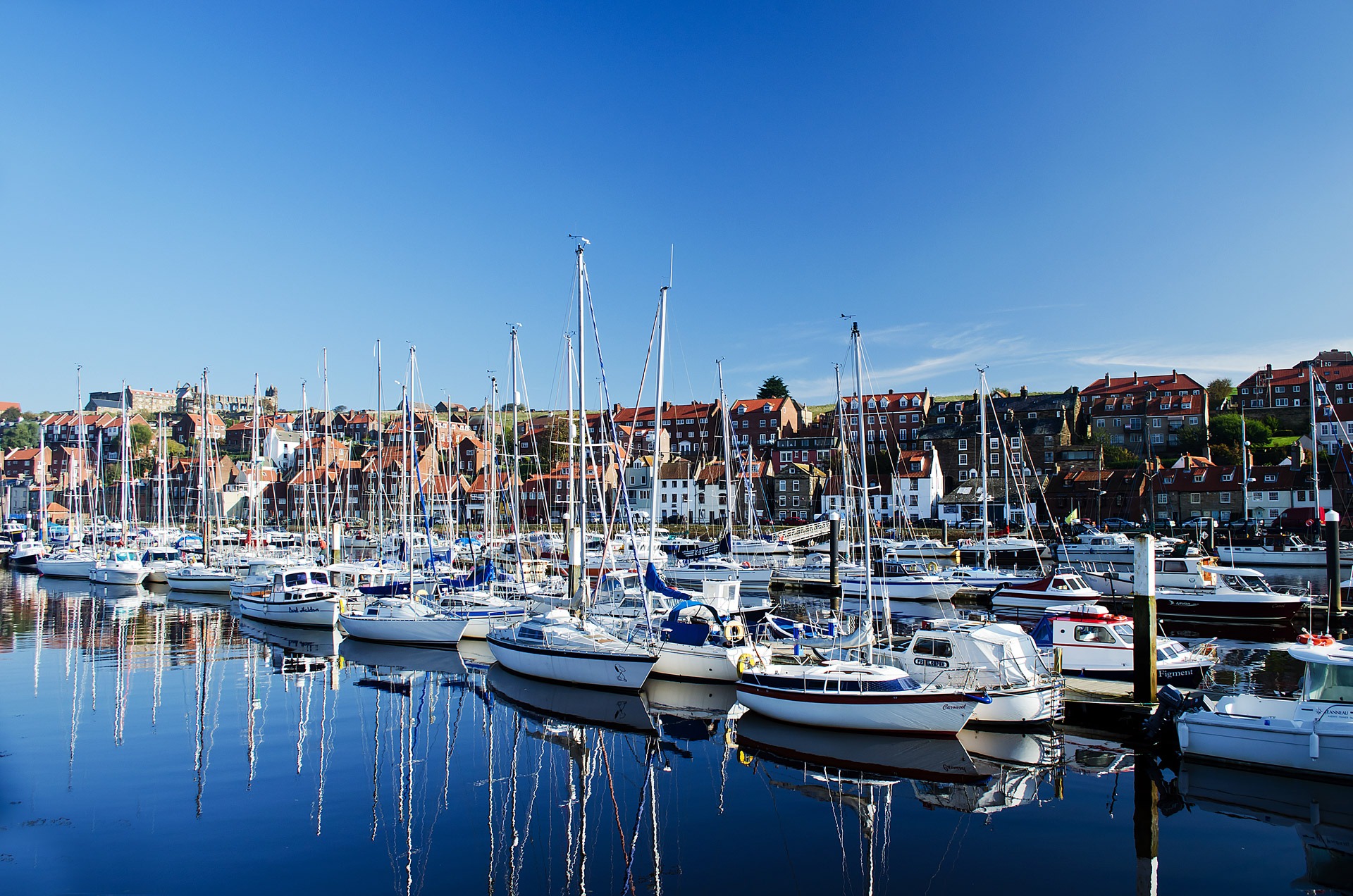 Free photo A harbor with yachts