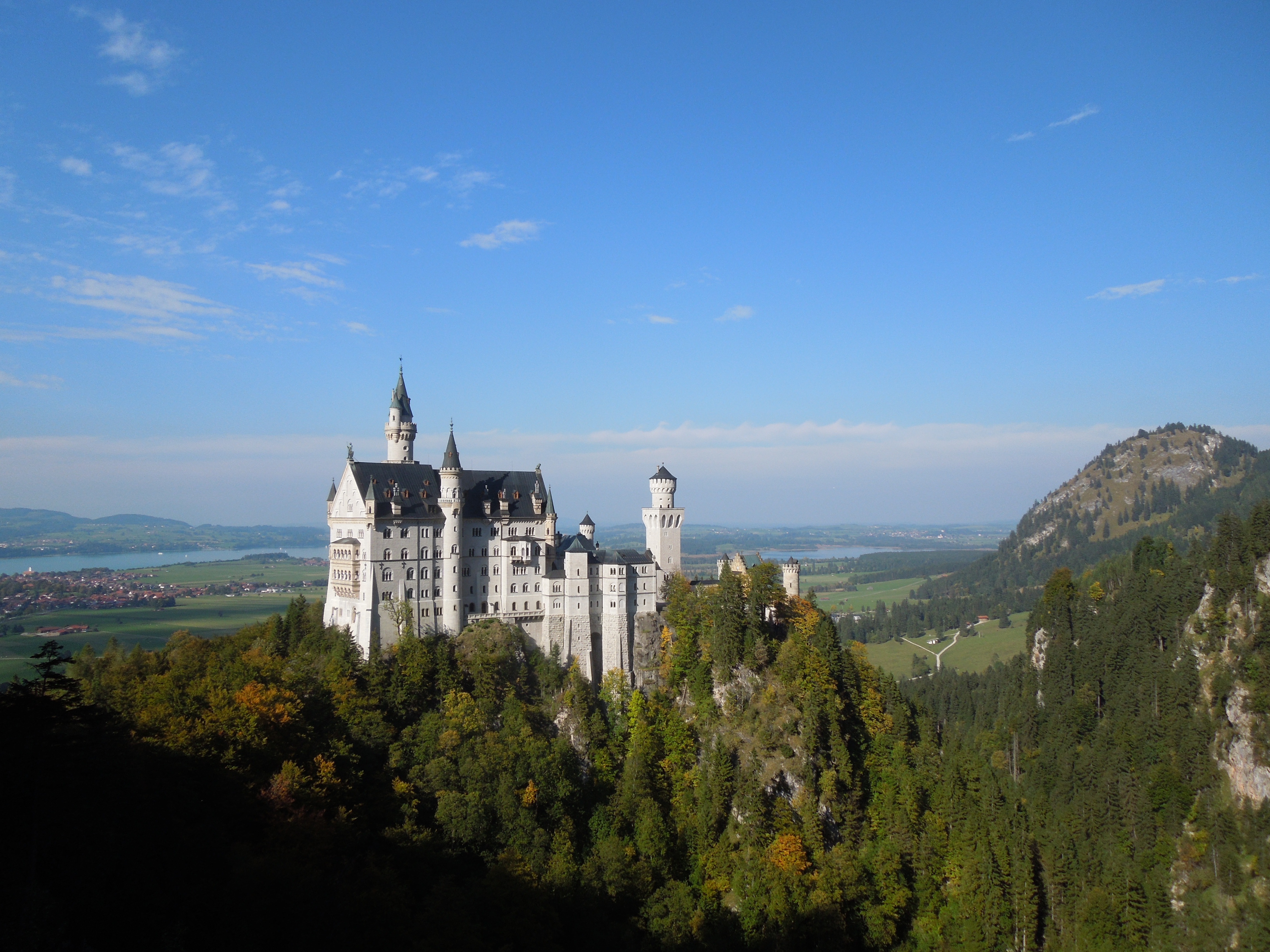 Free photo A big castle on top of a cliff