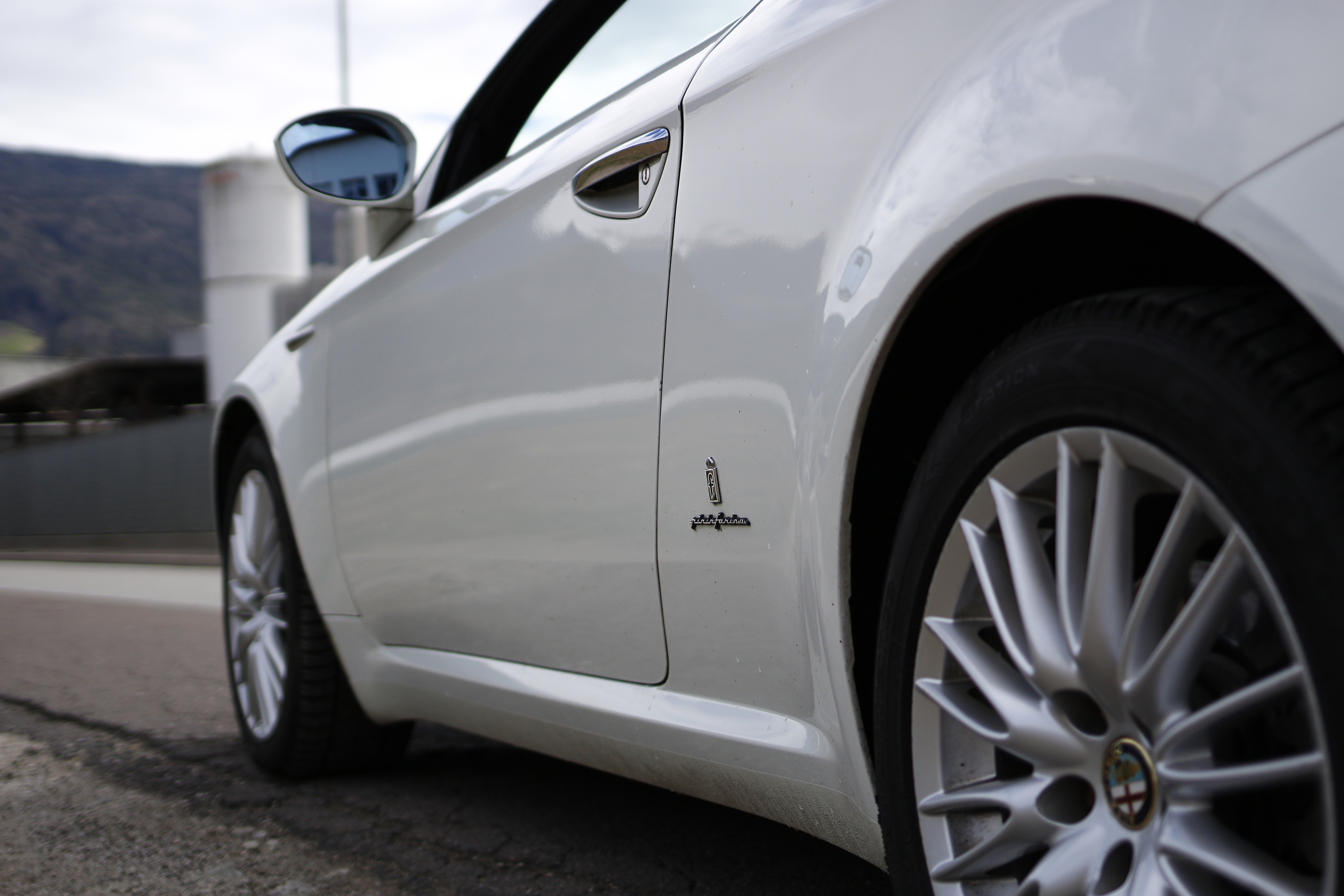 桌面上的壁纸汽车 砂轮 高速公路