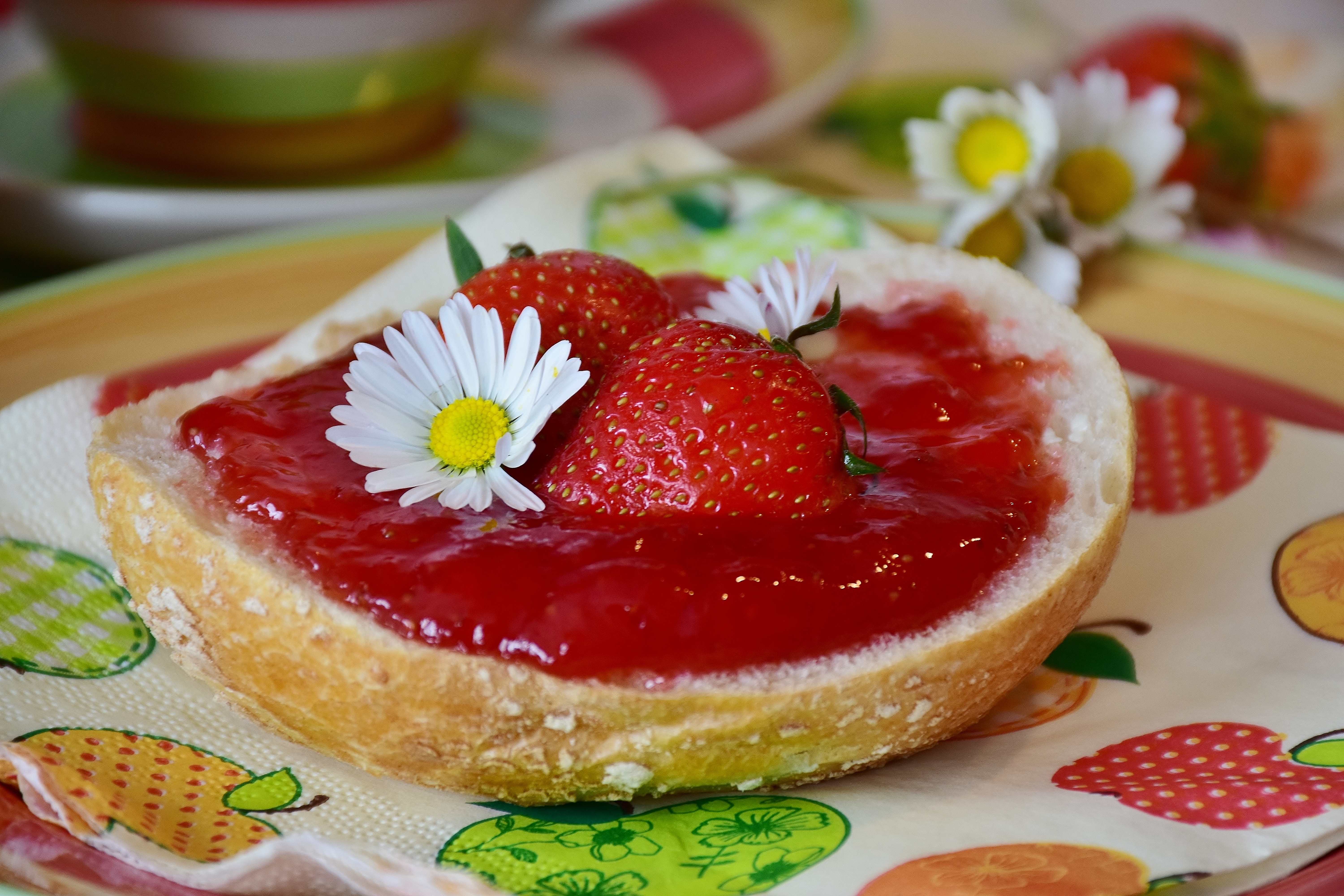 Free photo Strawberry jam sandwich