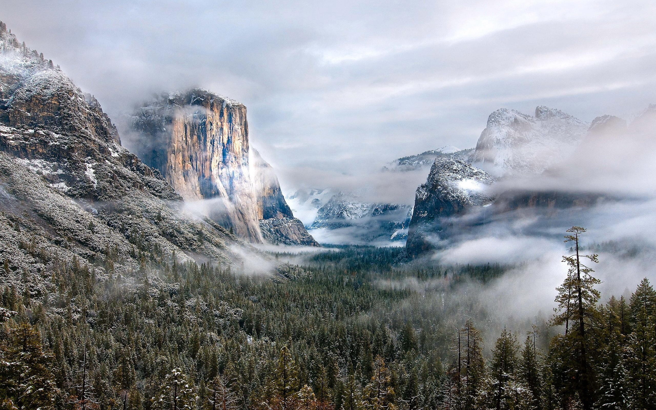 Free photo Fog in the mountains