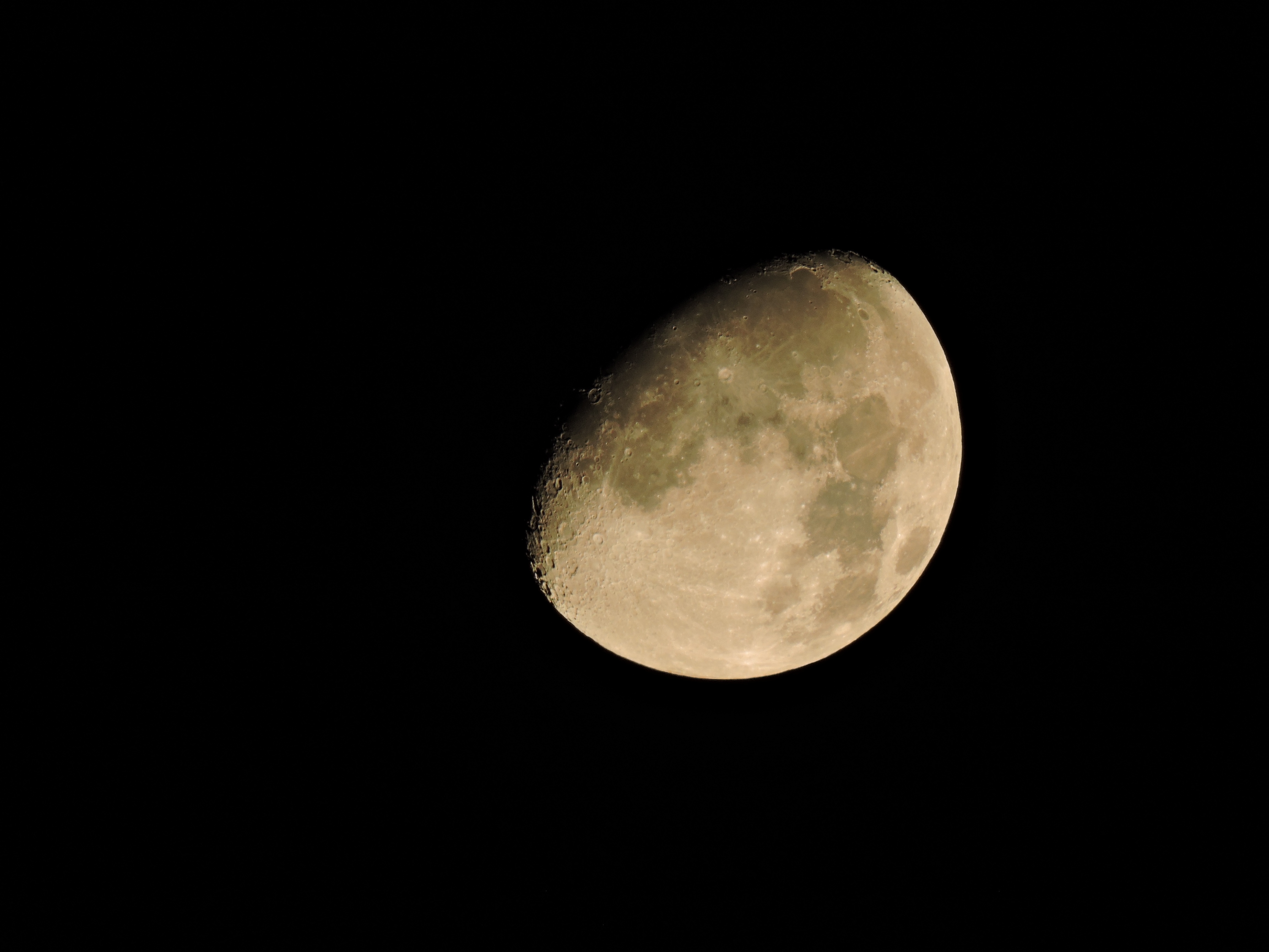 Free photo The surface of the moon partially illuminated by the sun