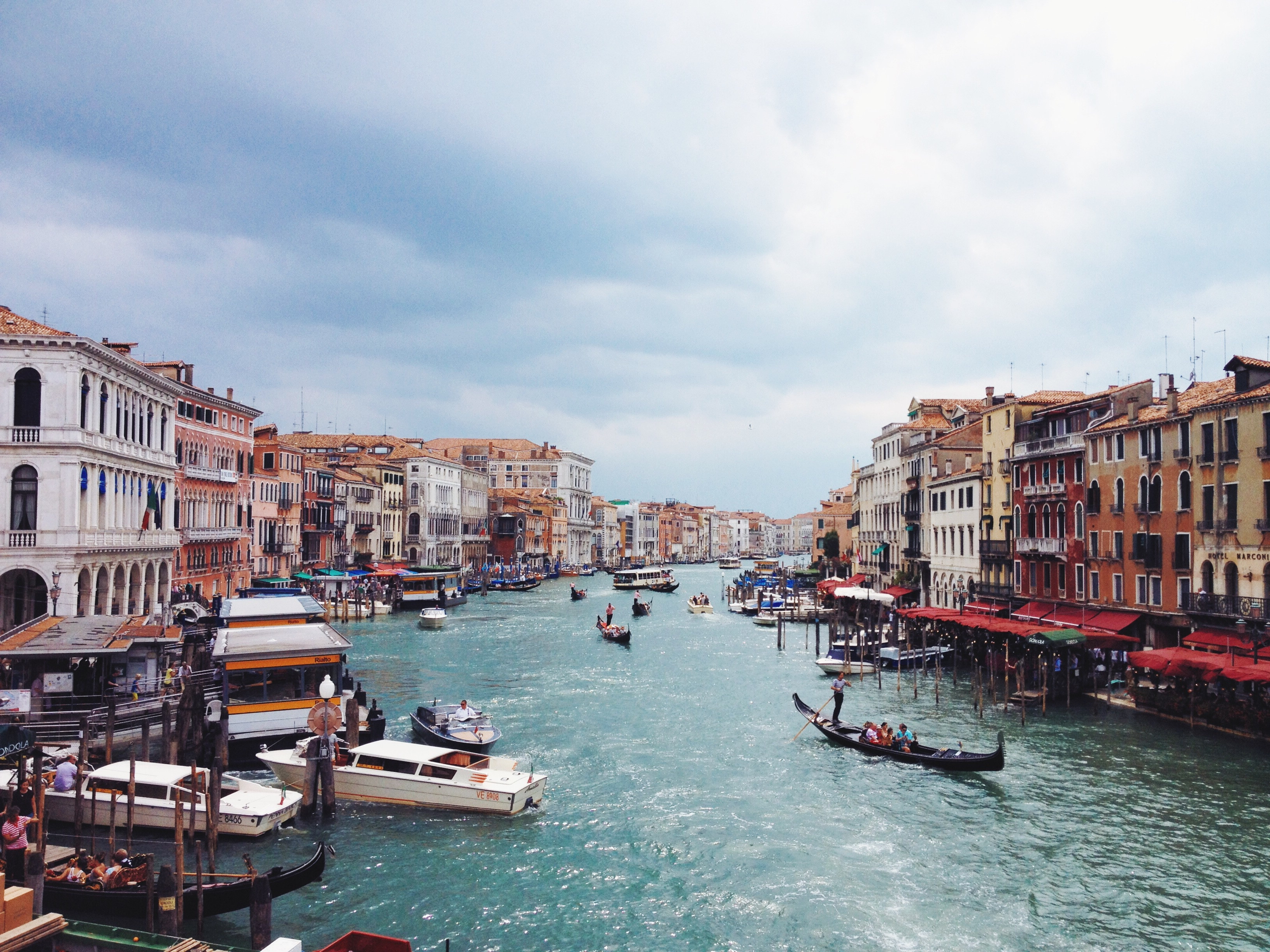 Free photo Commercial water canal in Italy