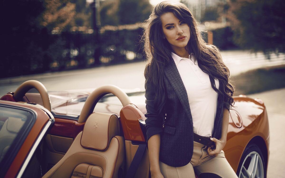 Брюнетка авто фото Брюнетка авто фото
