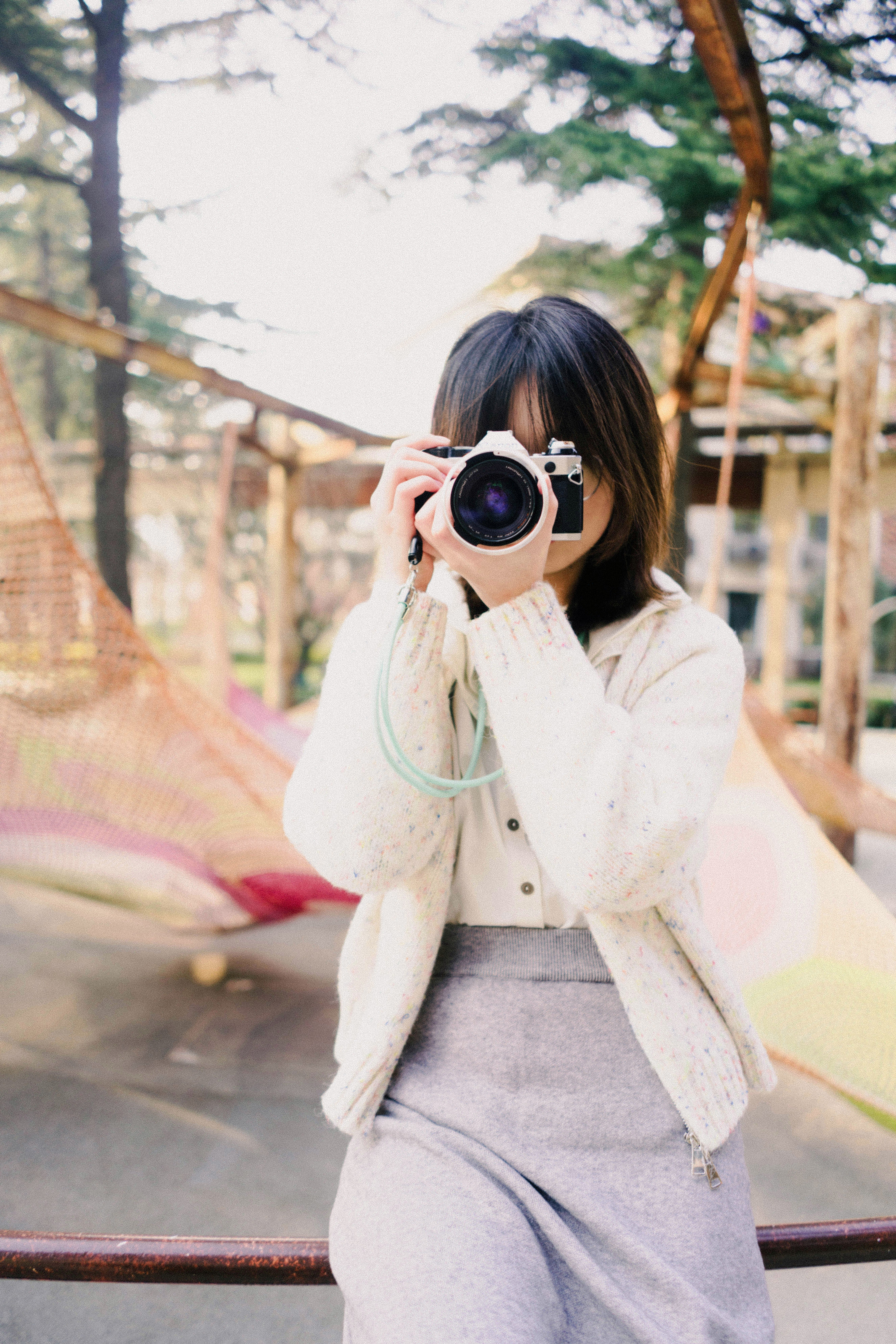 Девушка с фотоаппаратом.