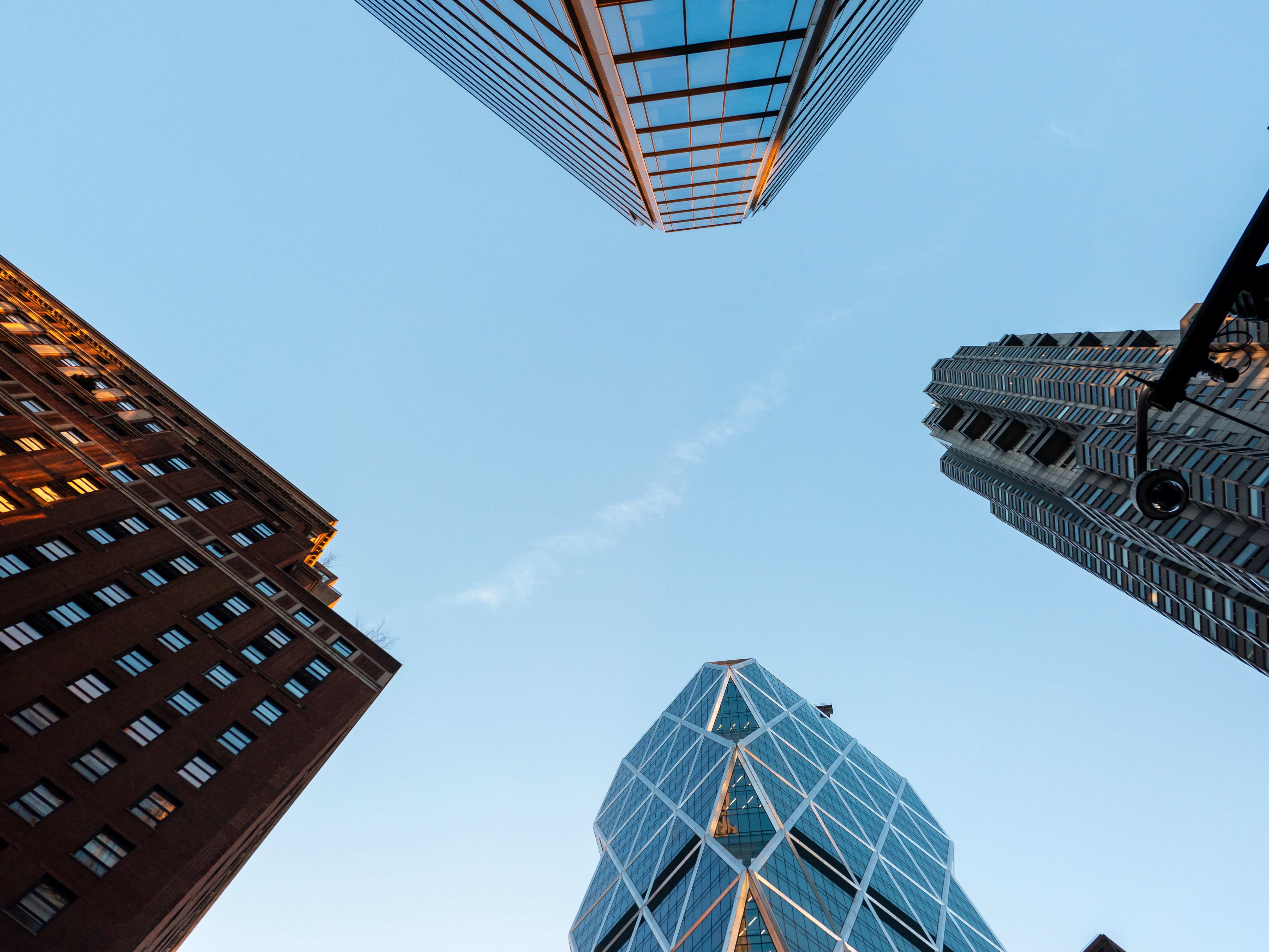 桌面上的壁纸城市 摩天大楼 天空