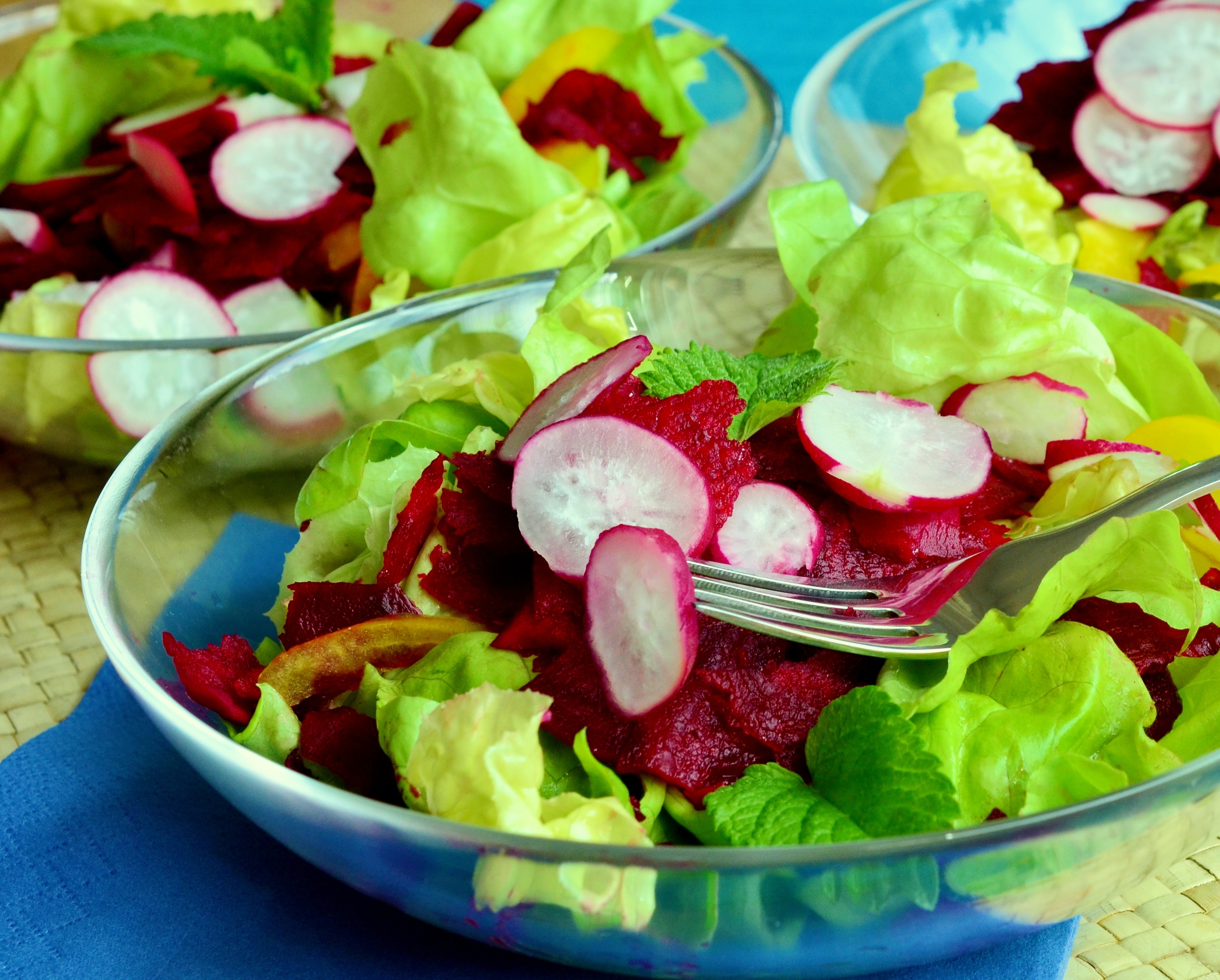 Бесплатное фото Свежий салат с редисом