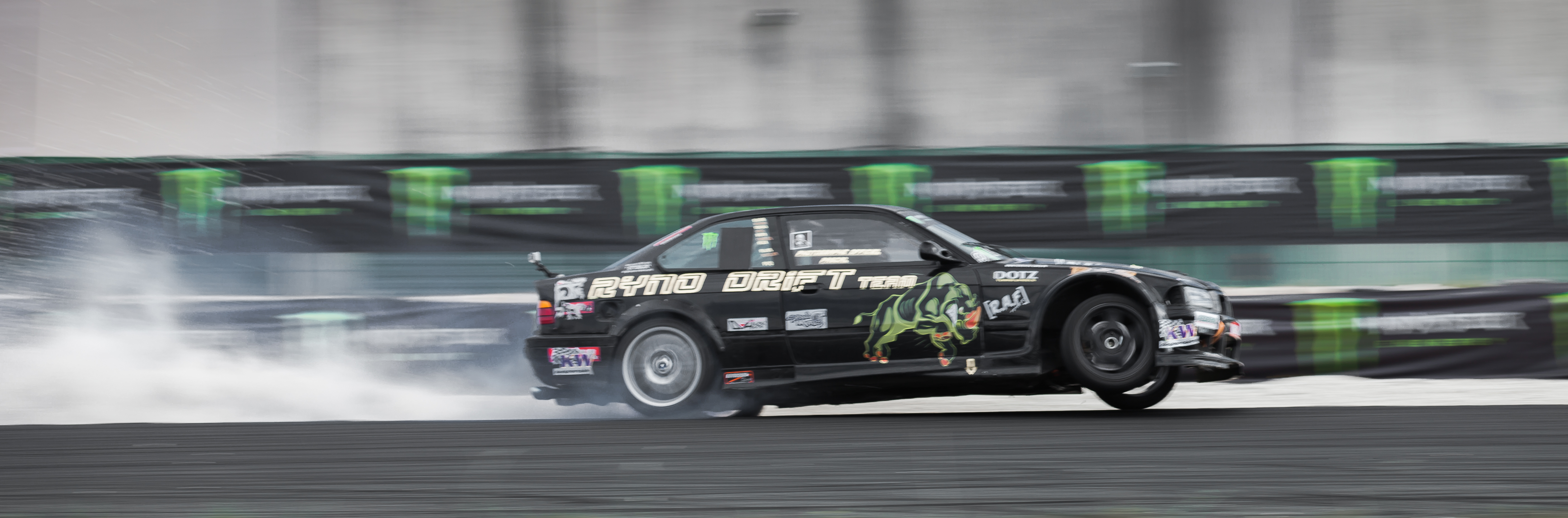 桌面上的壁纸法国 汽车 砂轮