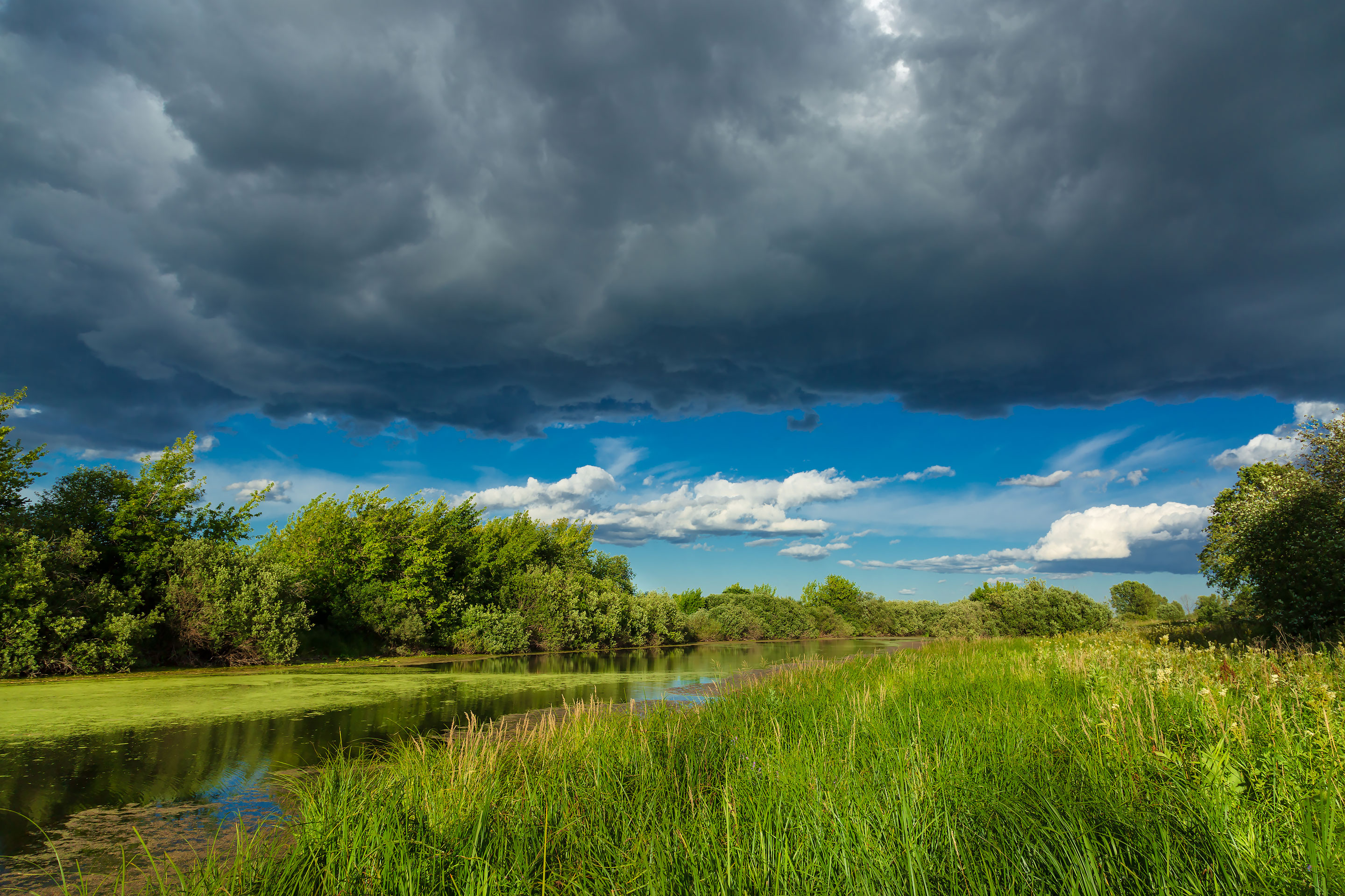 Бесплатное фото Приближение грозы над озером