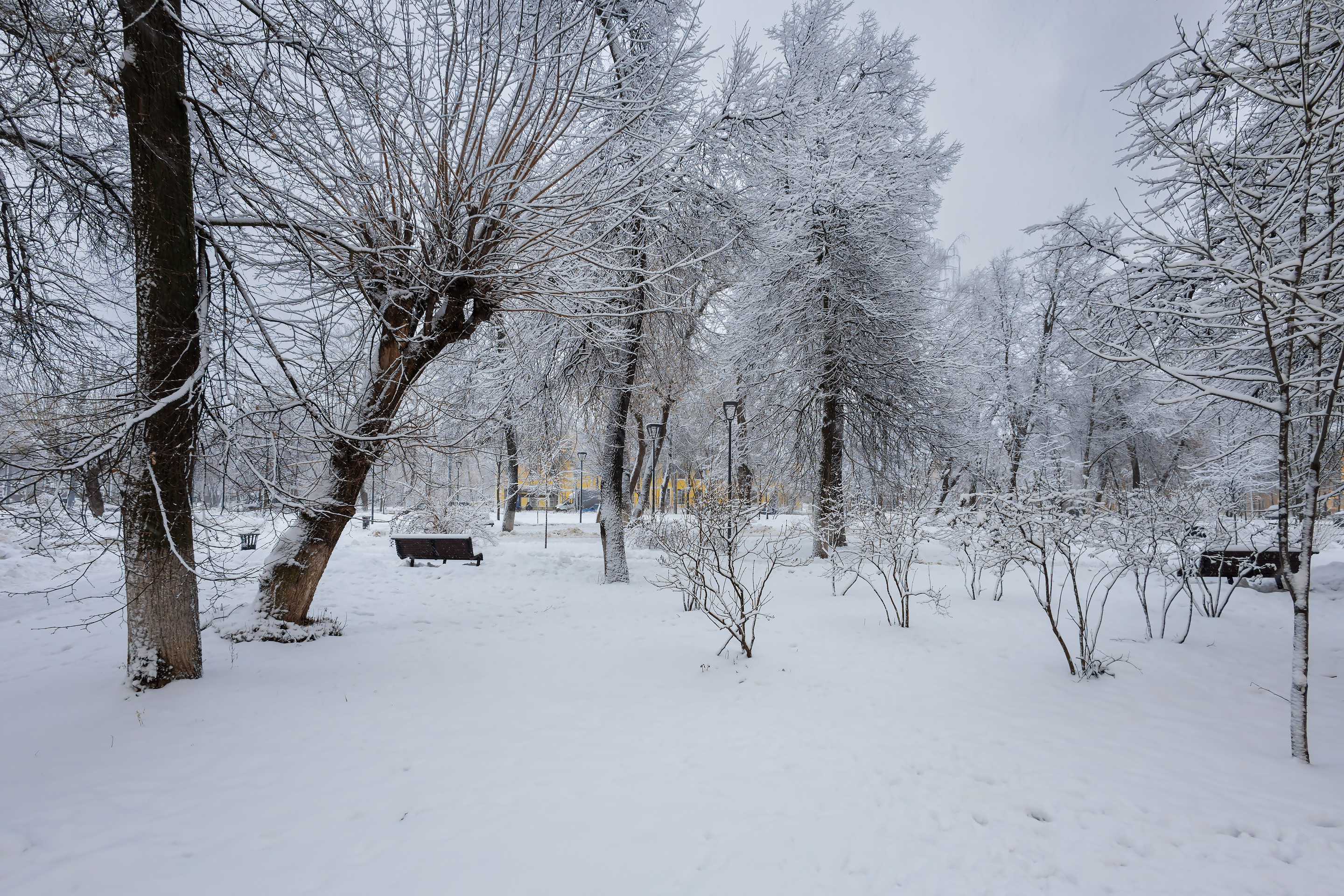 Улица города после снегопада