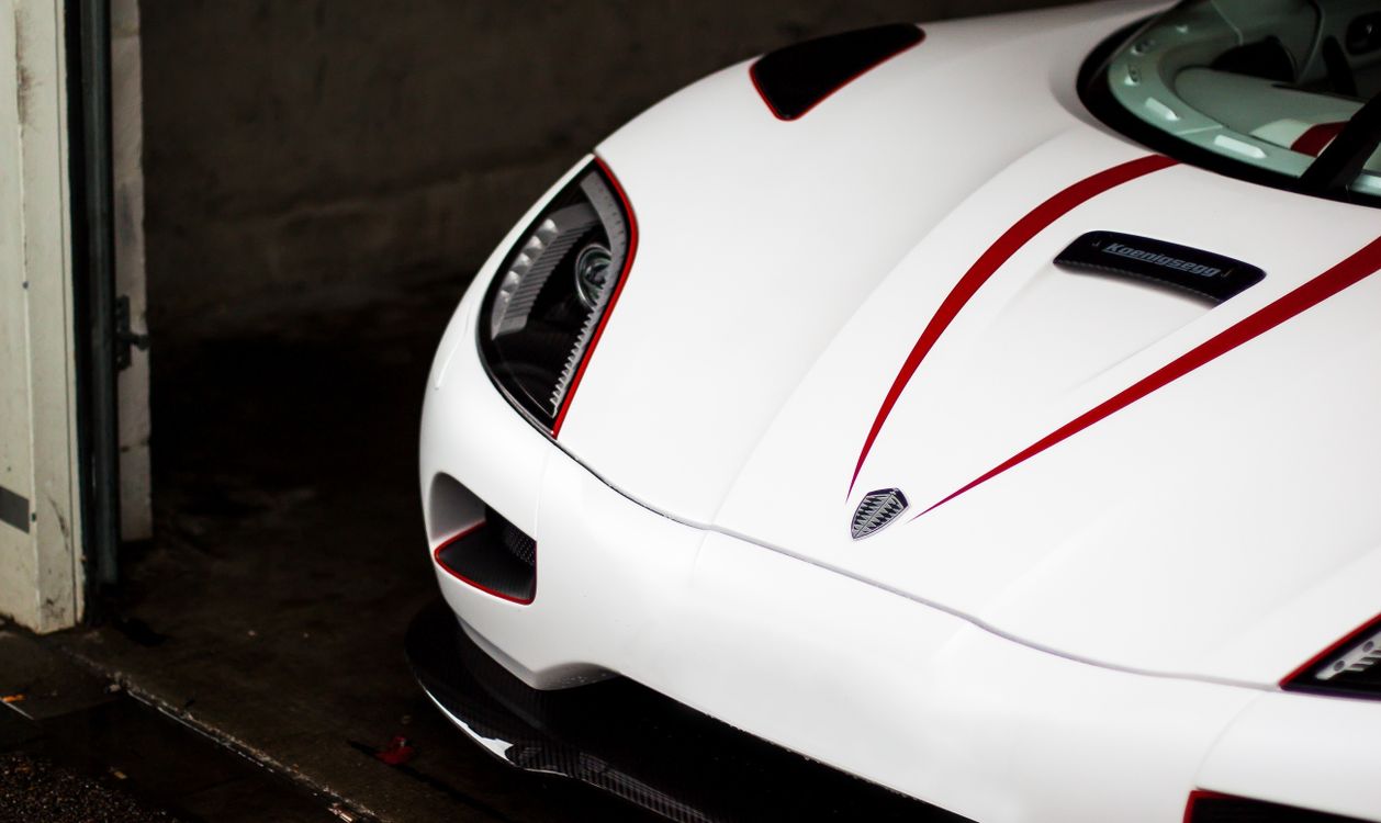 Wallpapers koenigsegg agera r white front view on the desktop