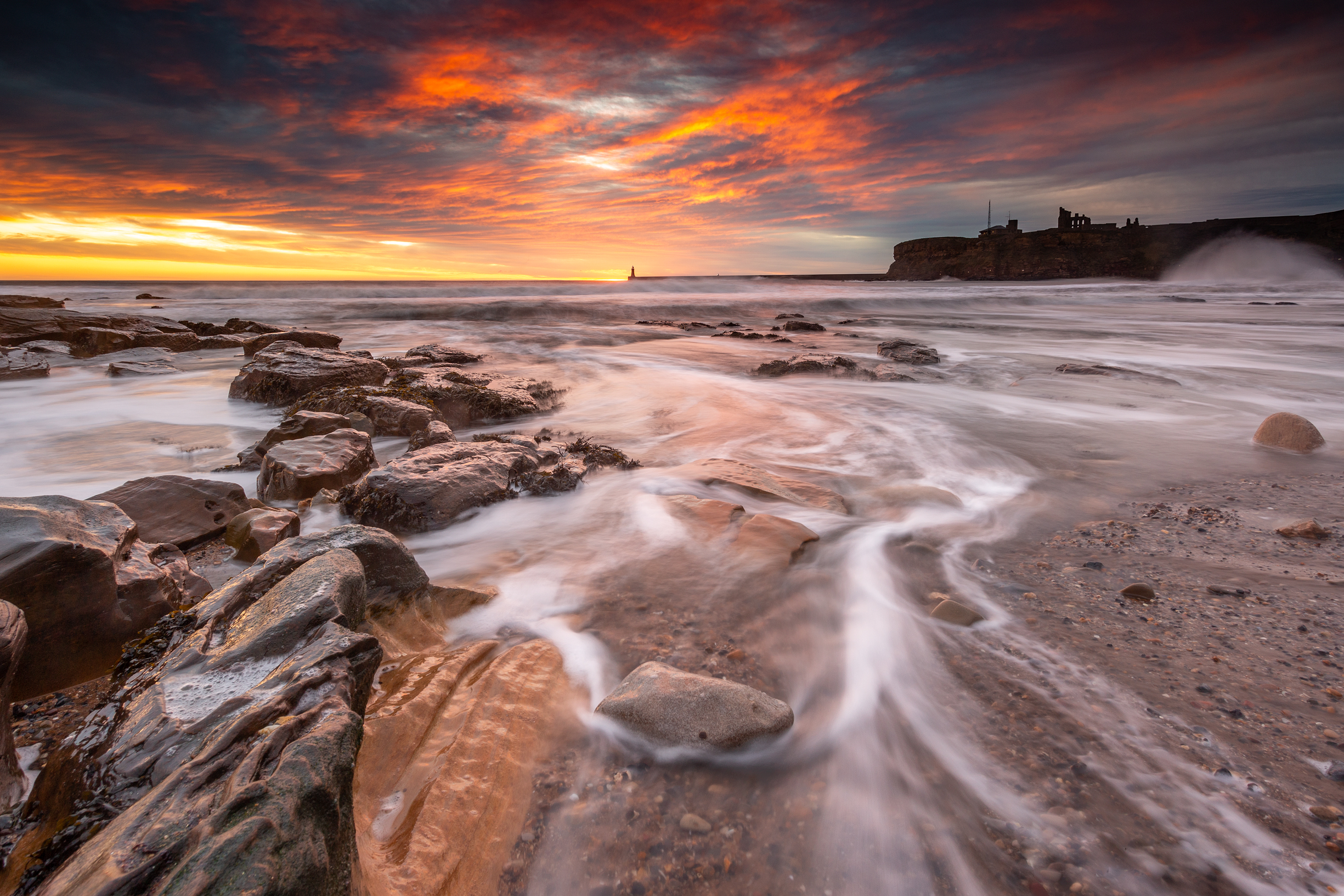 Free photo Rocks, lighthouse and ruins