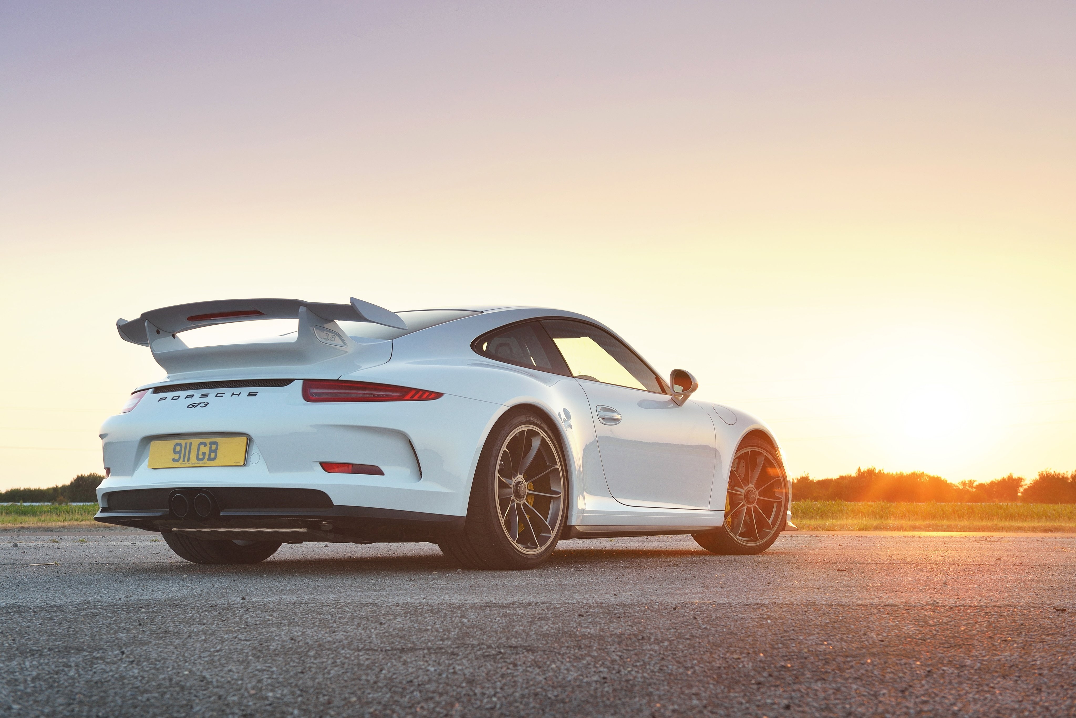Обои обои porsche 911 gt3 белый вид сбоку на рабочий стол