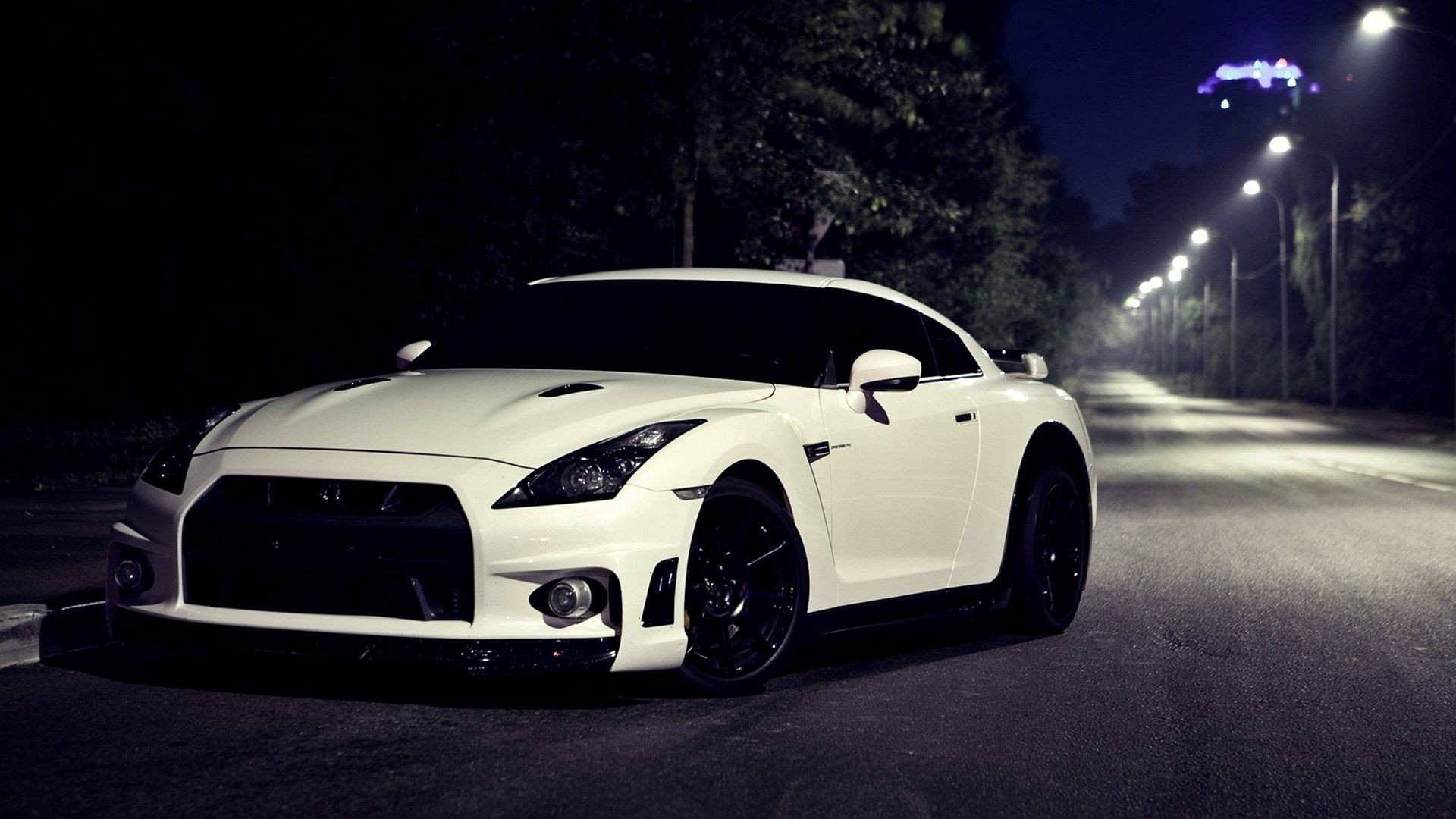 Cool picture with white Nissan GTR for desktop