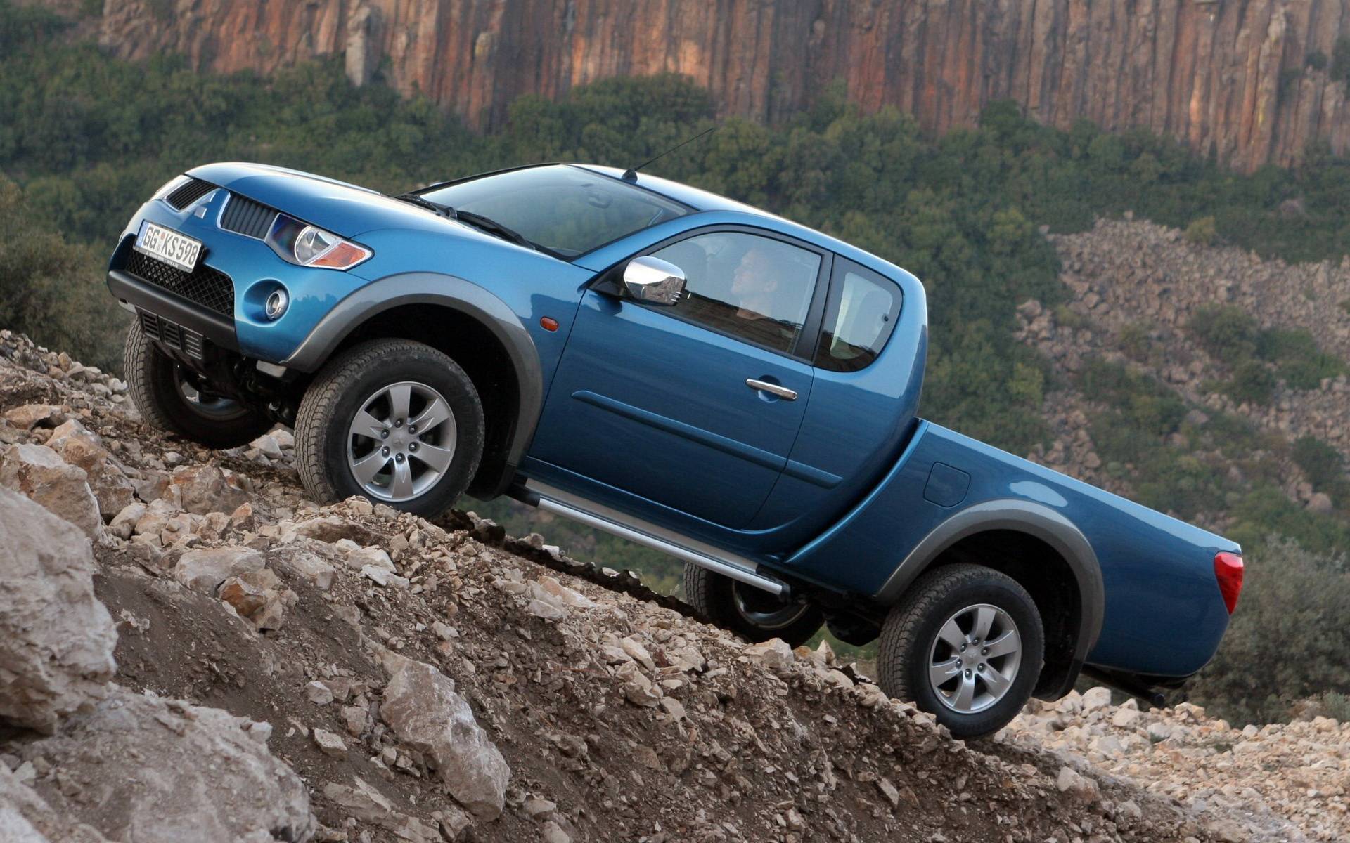 Wallpapers Mitsubishi pickup blue on the desktop