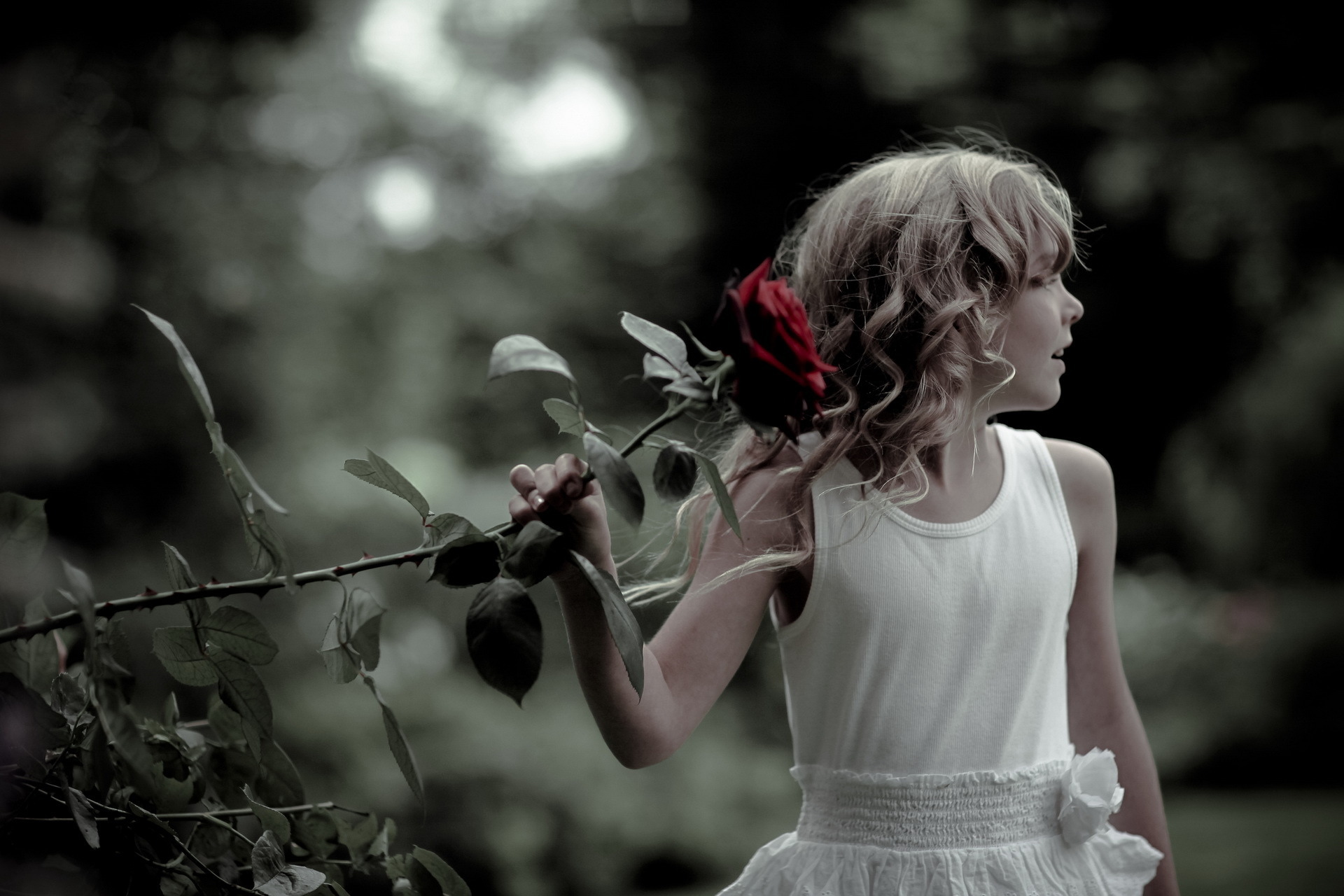 Wallpapers beautiful brunette child on the desktop