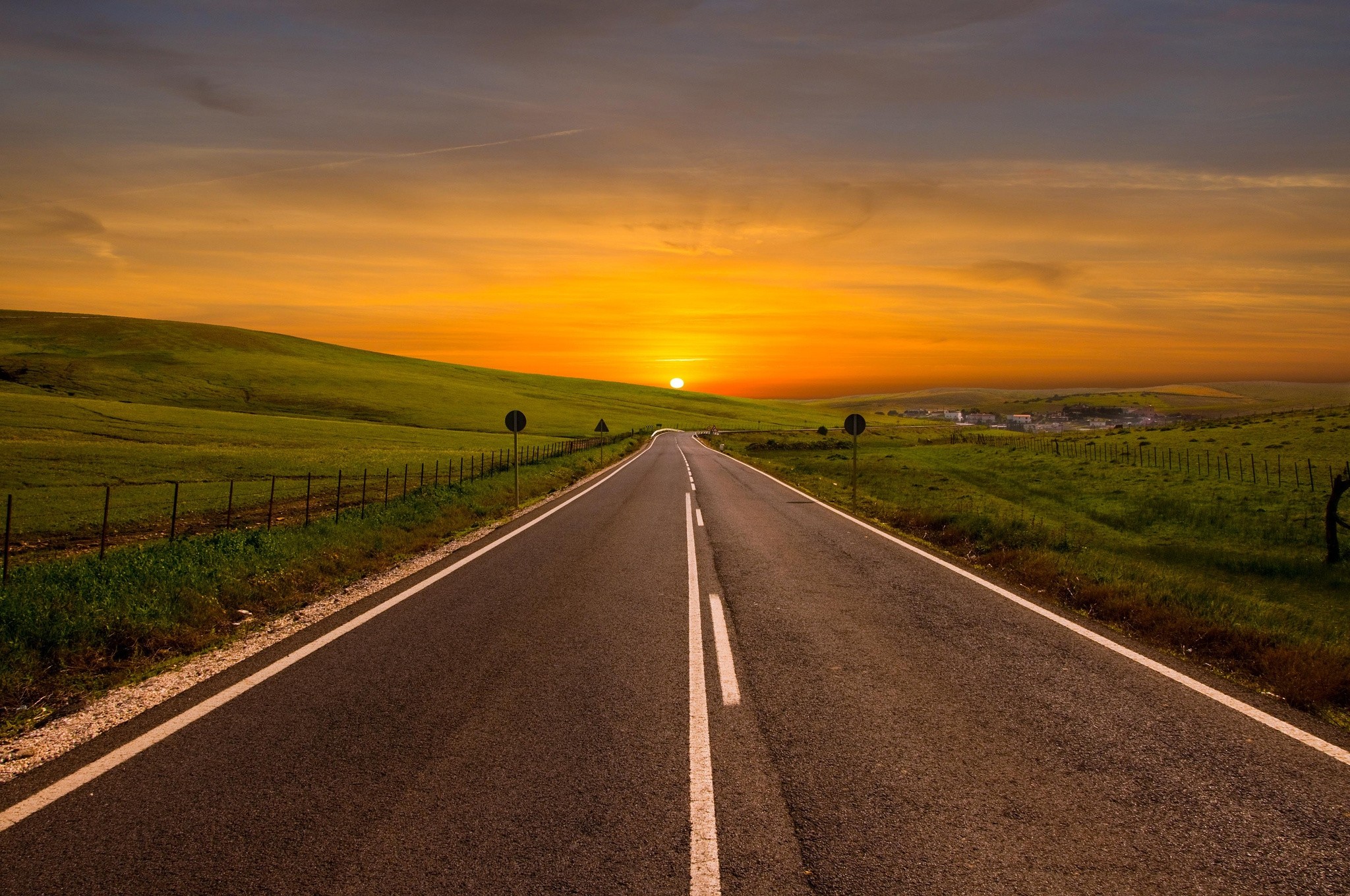 Free photo Asphalted country road