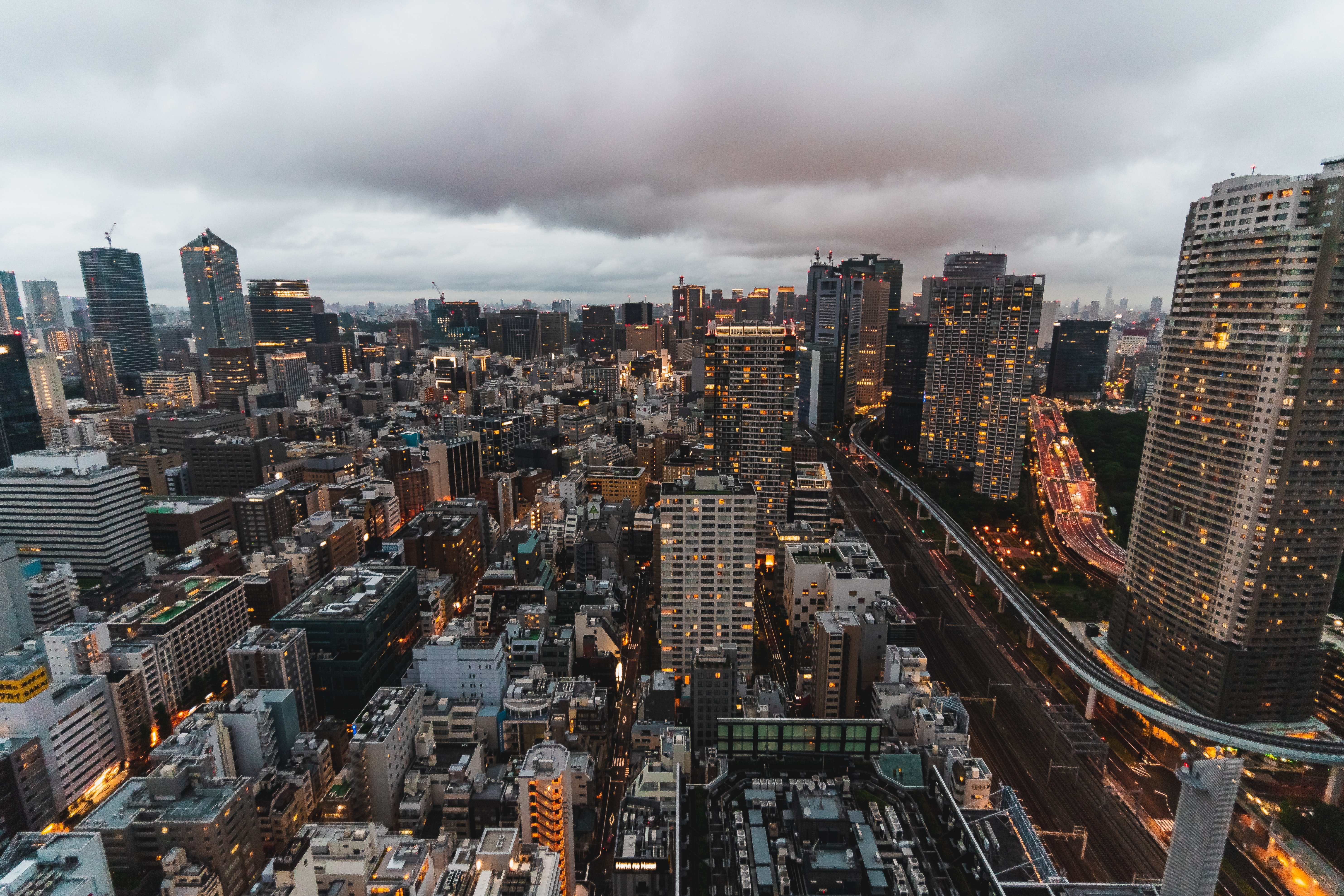 免费照片阴天的大城市