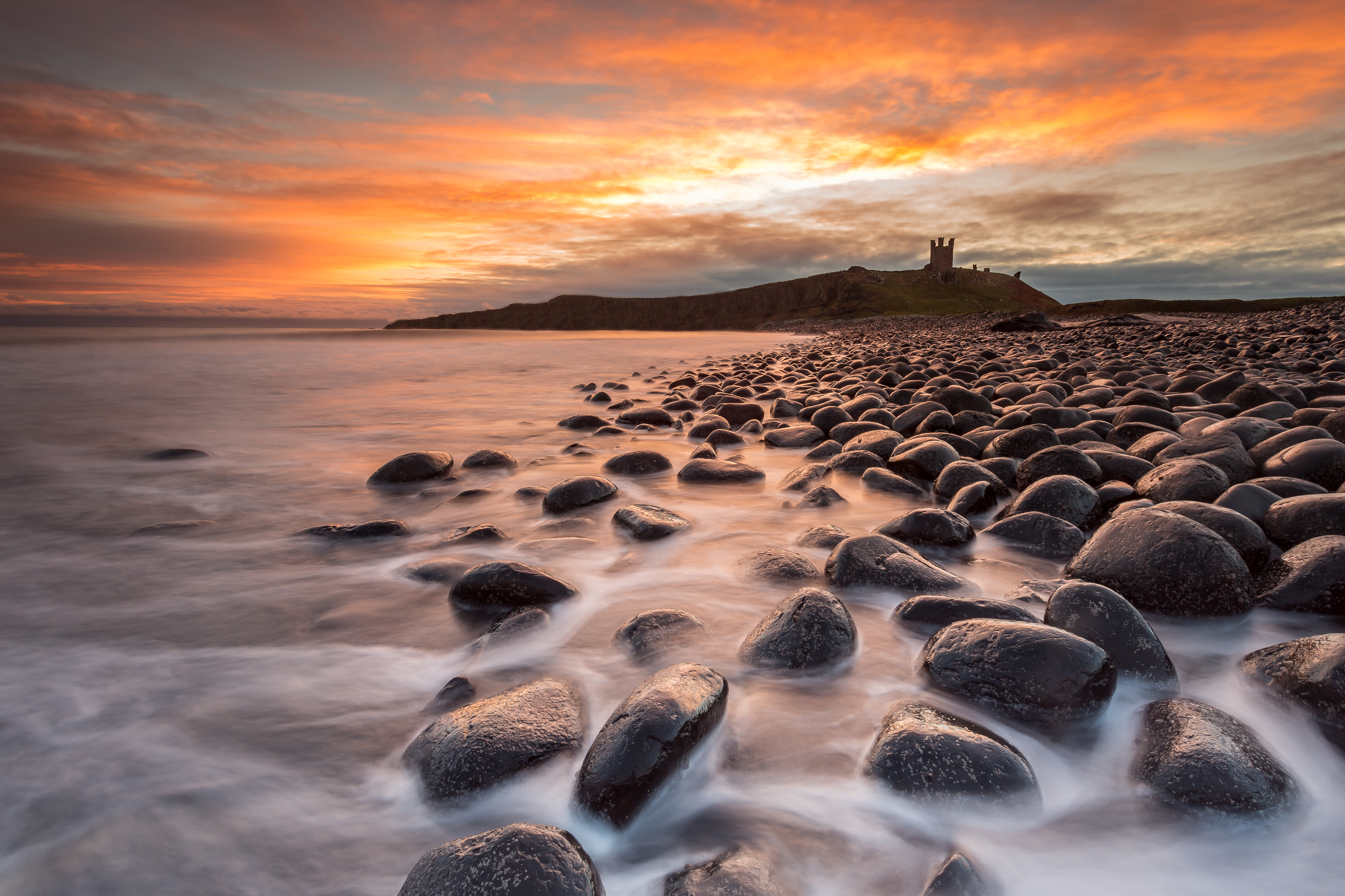 Free photo Old castle tower on the sea shore