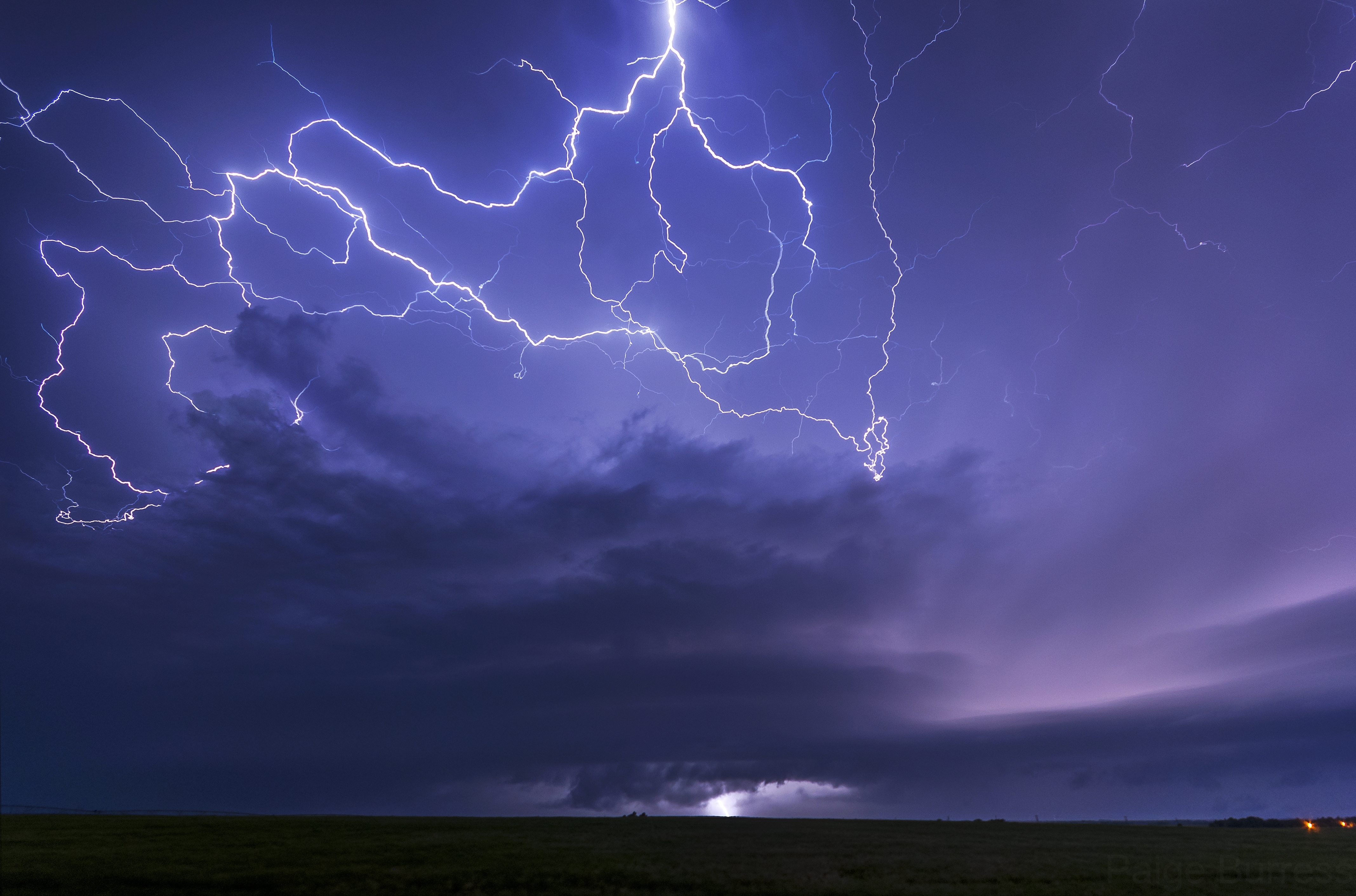 Wallpapers Kansas lightning storm on the desktop