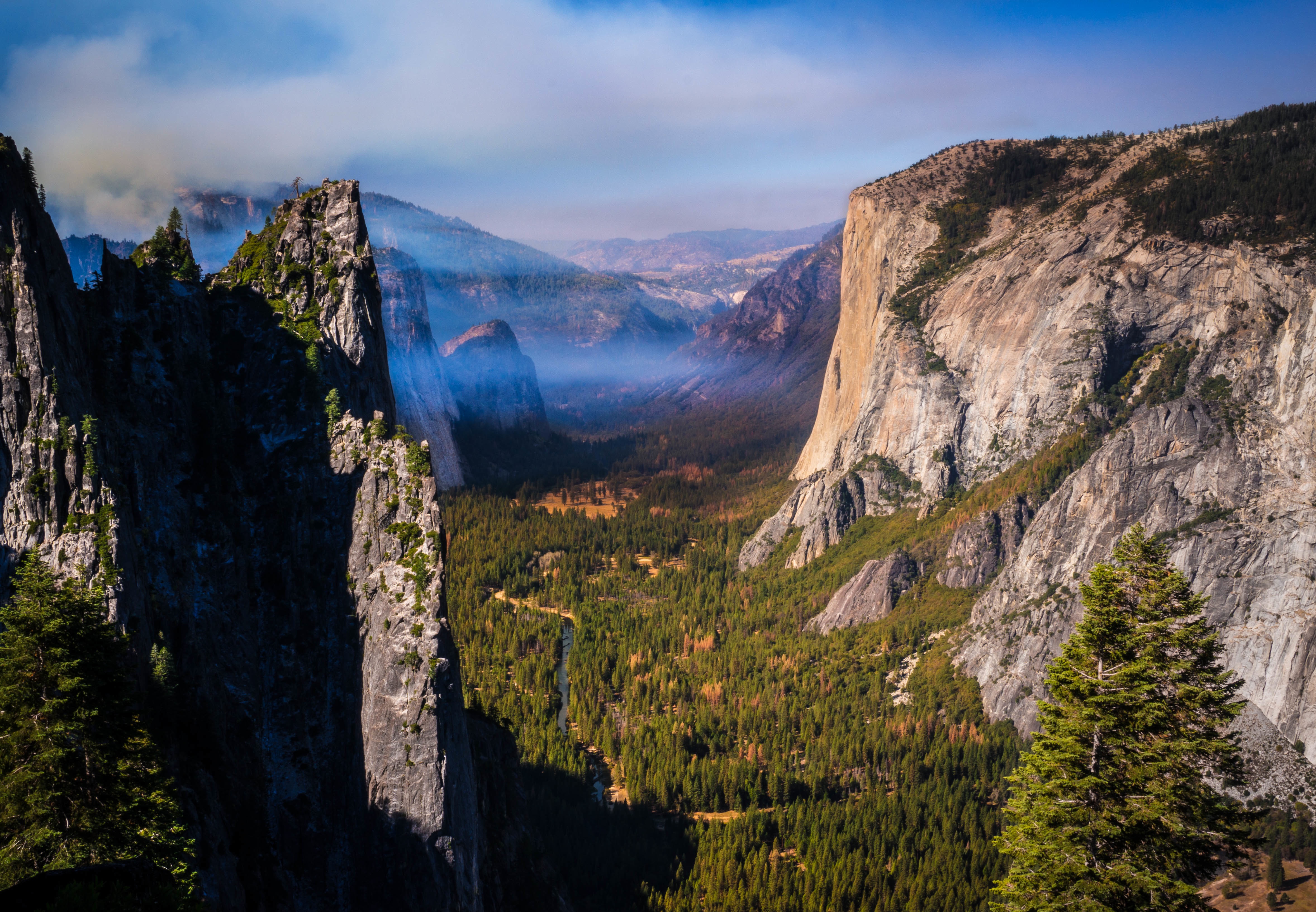 Free photo Gorge with a river surrounded by mountains with a forested area