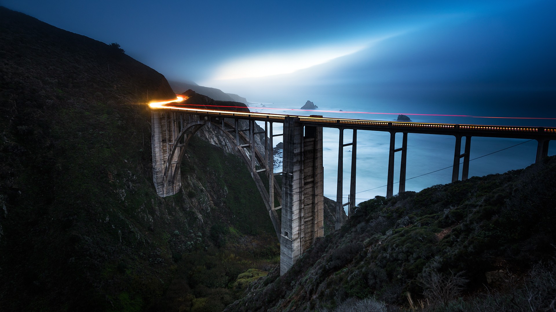 Free photo Bridge over a large ravine