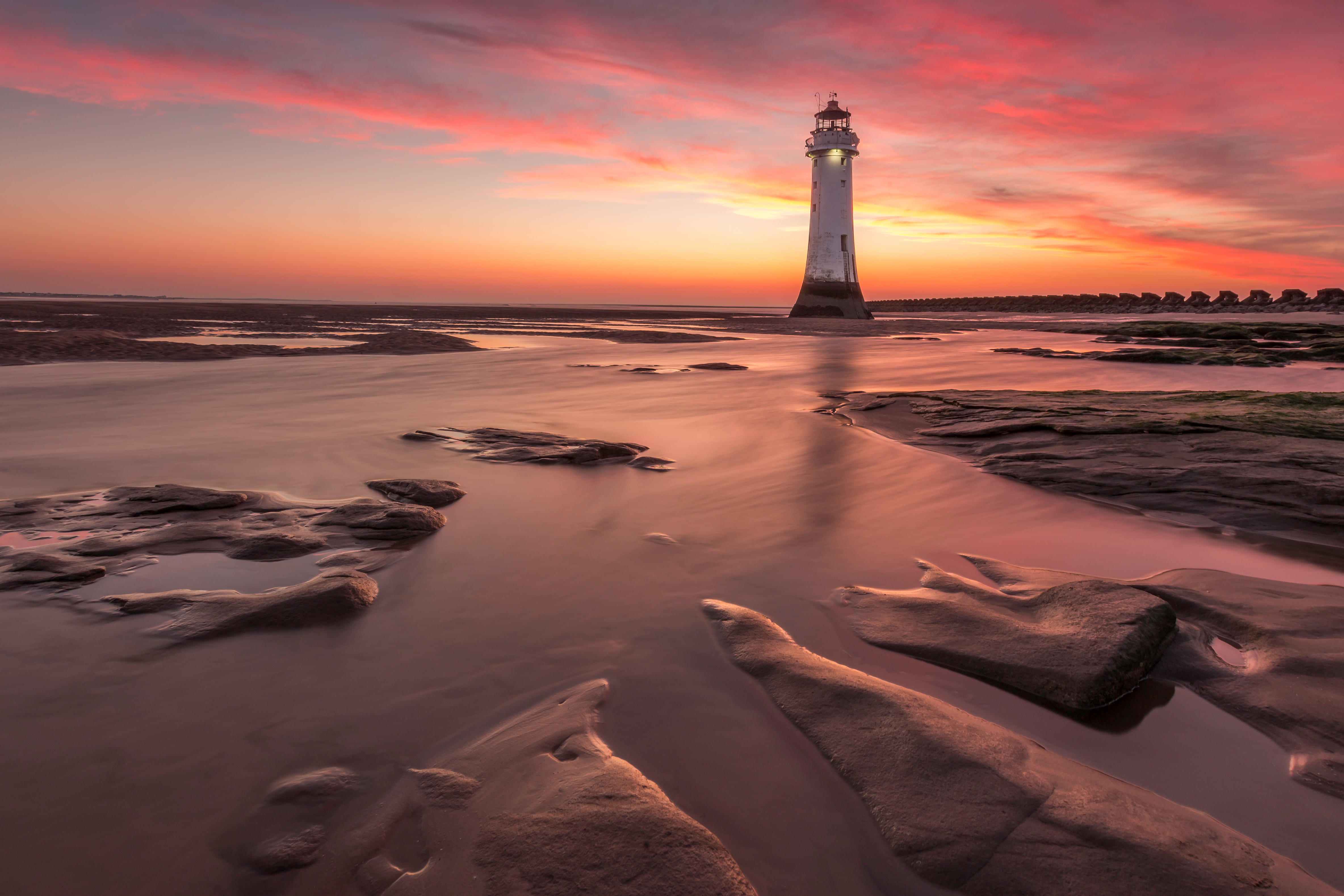 Free photo Beacon light and the evening sea