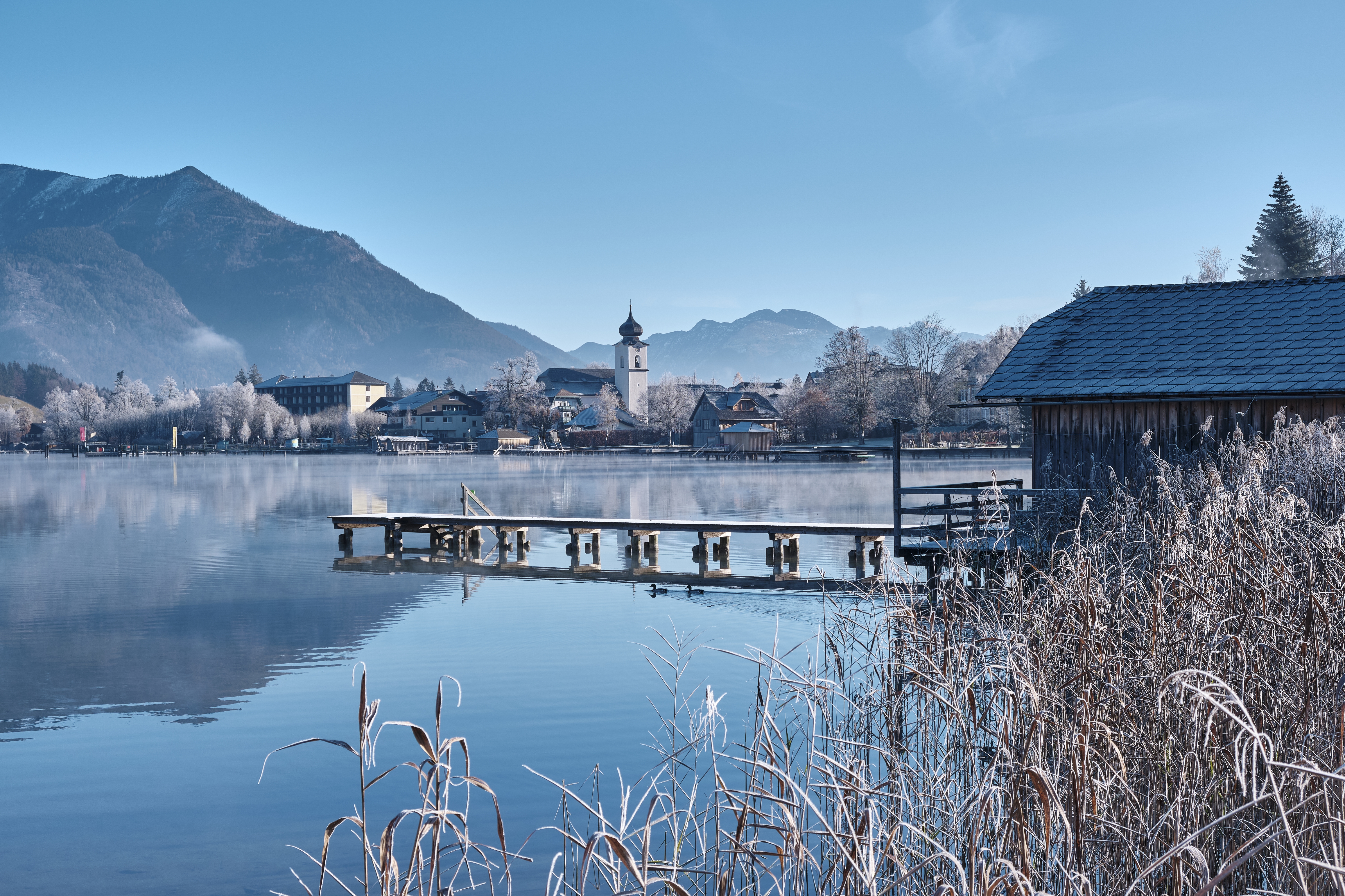 Free photo Lakeside houses in Sweden