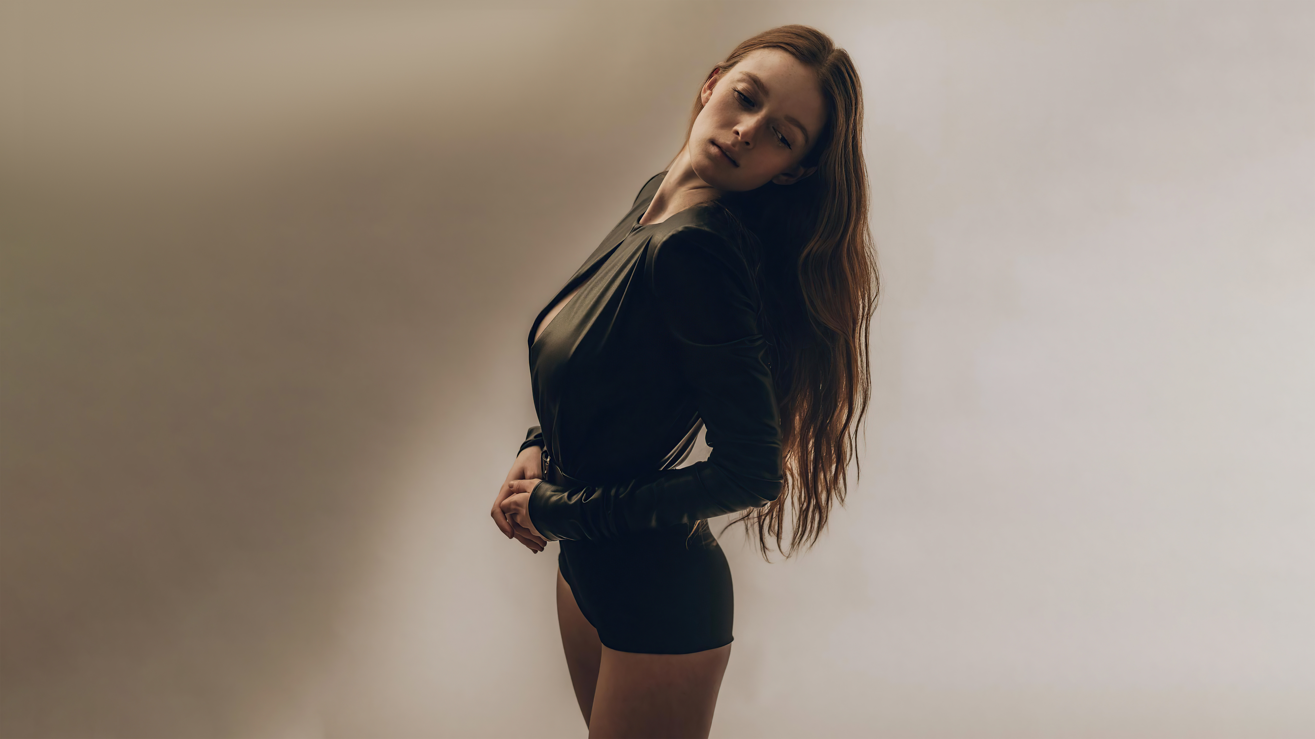 Free photo Larsen Thompson in a black suit