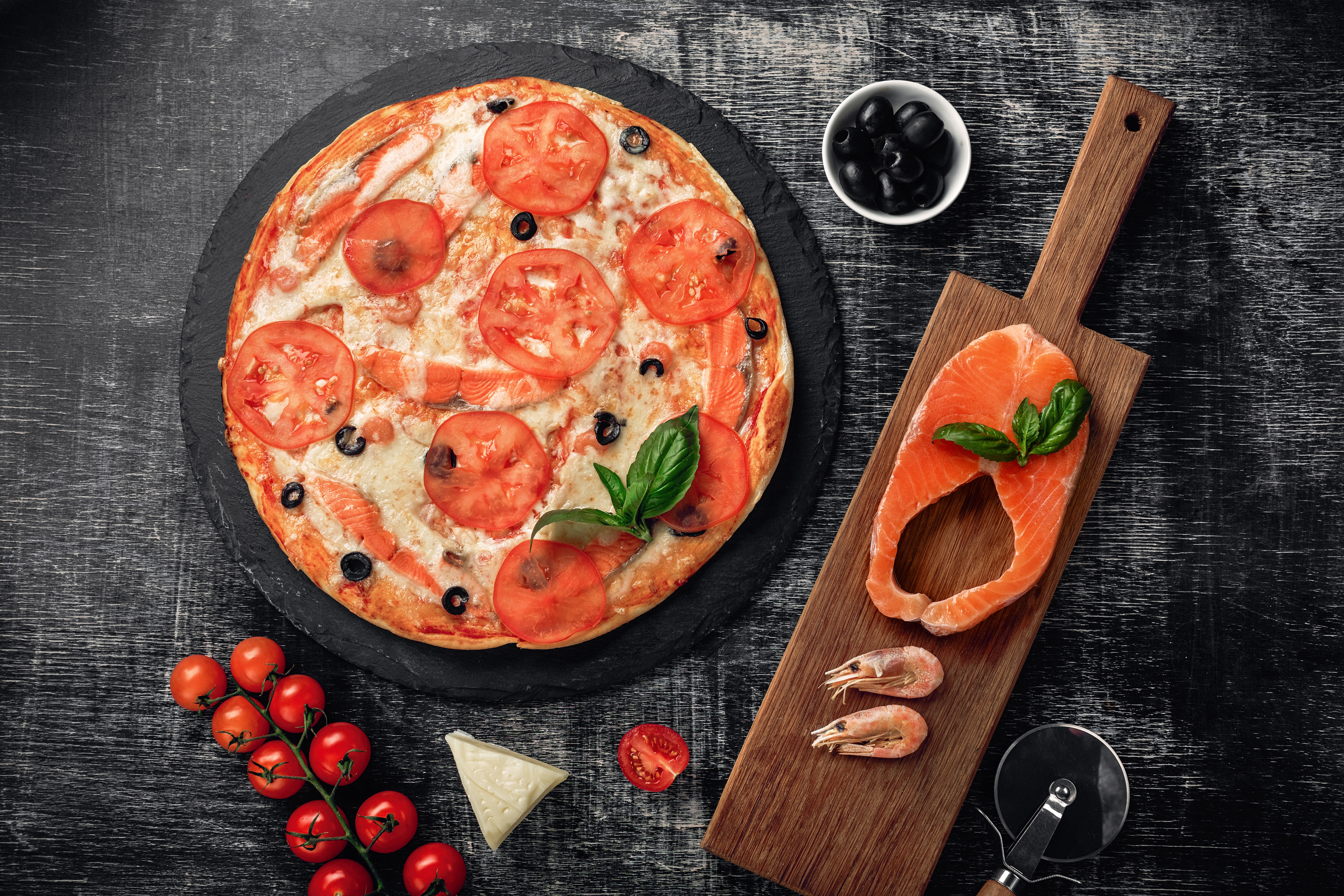 Free photo Pizza with salmon