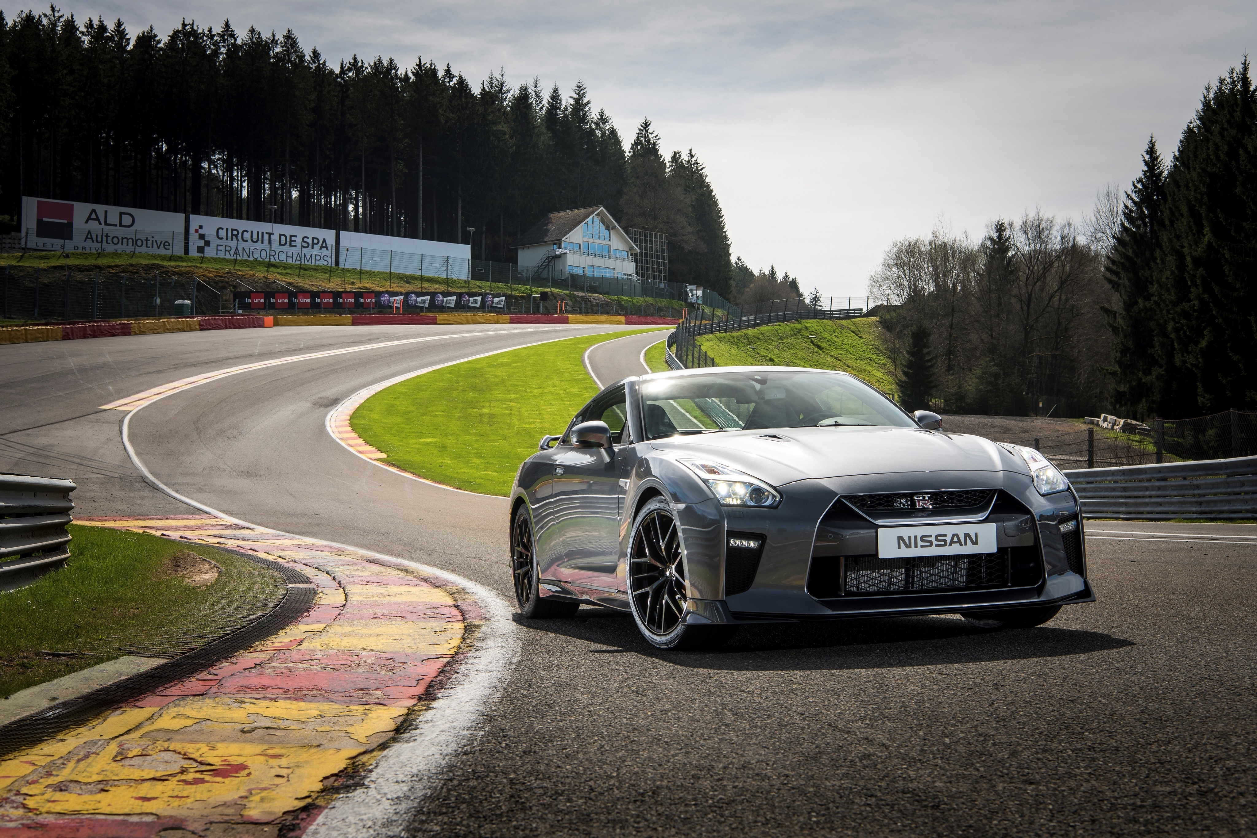 Обои обои nissan gt r передний план спортивный автомобиль на рабочий стол