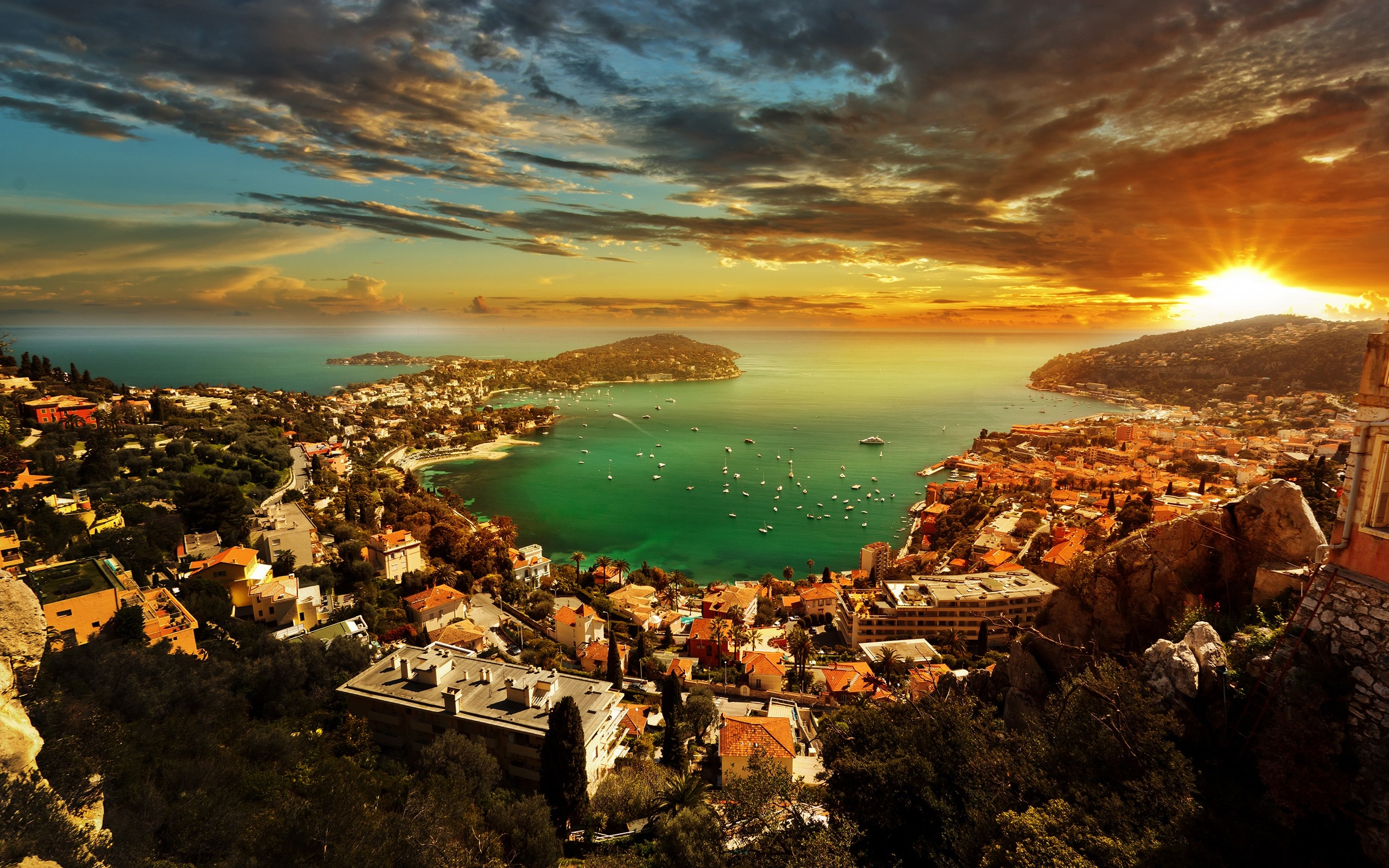 Бесплатное фото Удивительно красивый закат в Монако