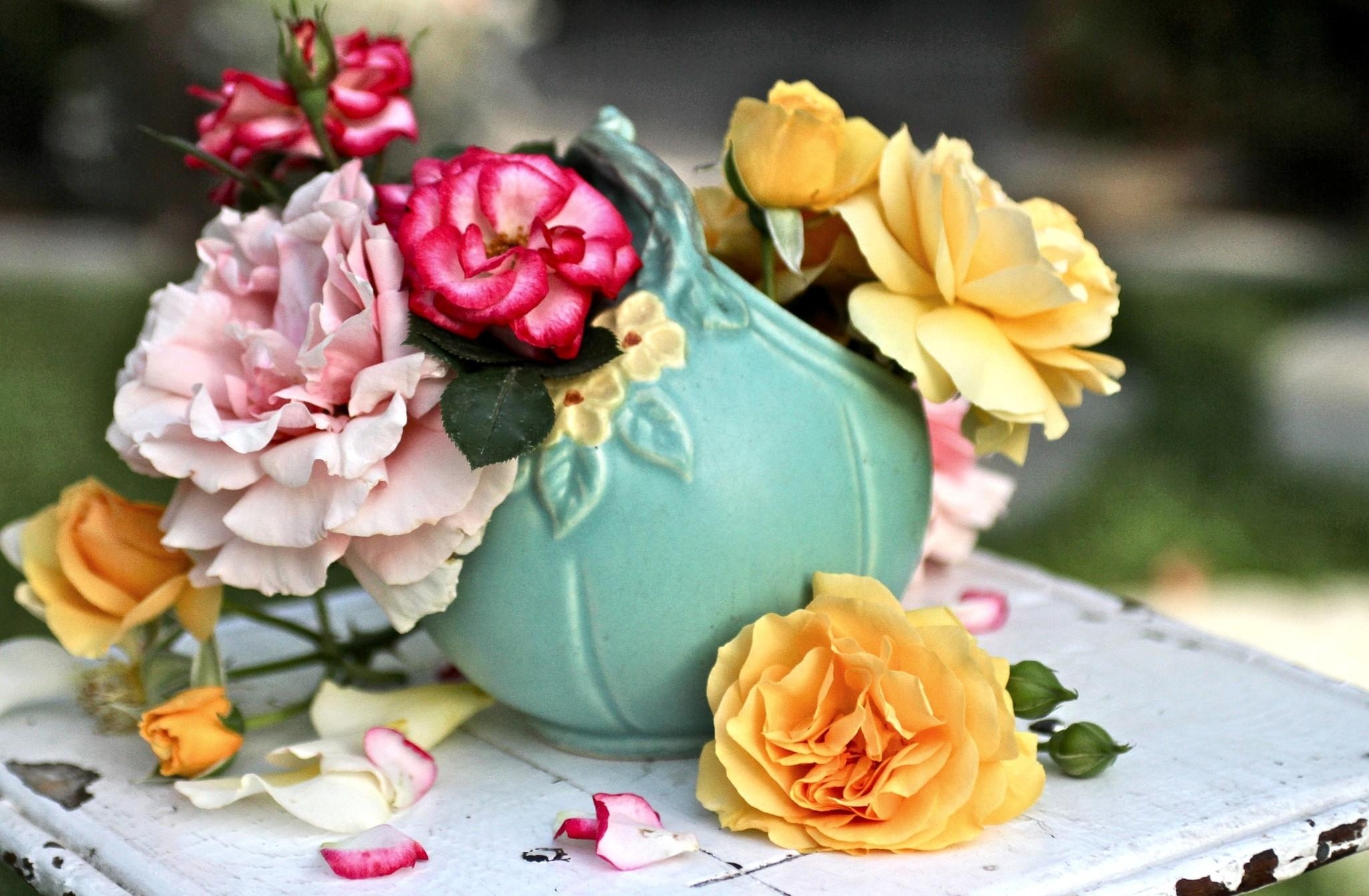 Обои розы цветы ваза на рабочий стол