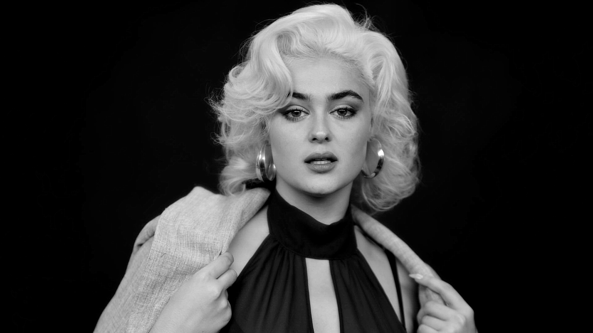 Free photo Model Stefania Ferrario black and white photo