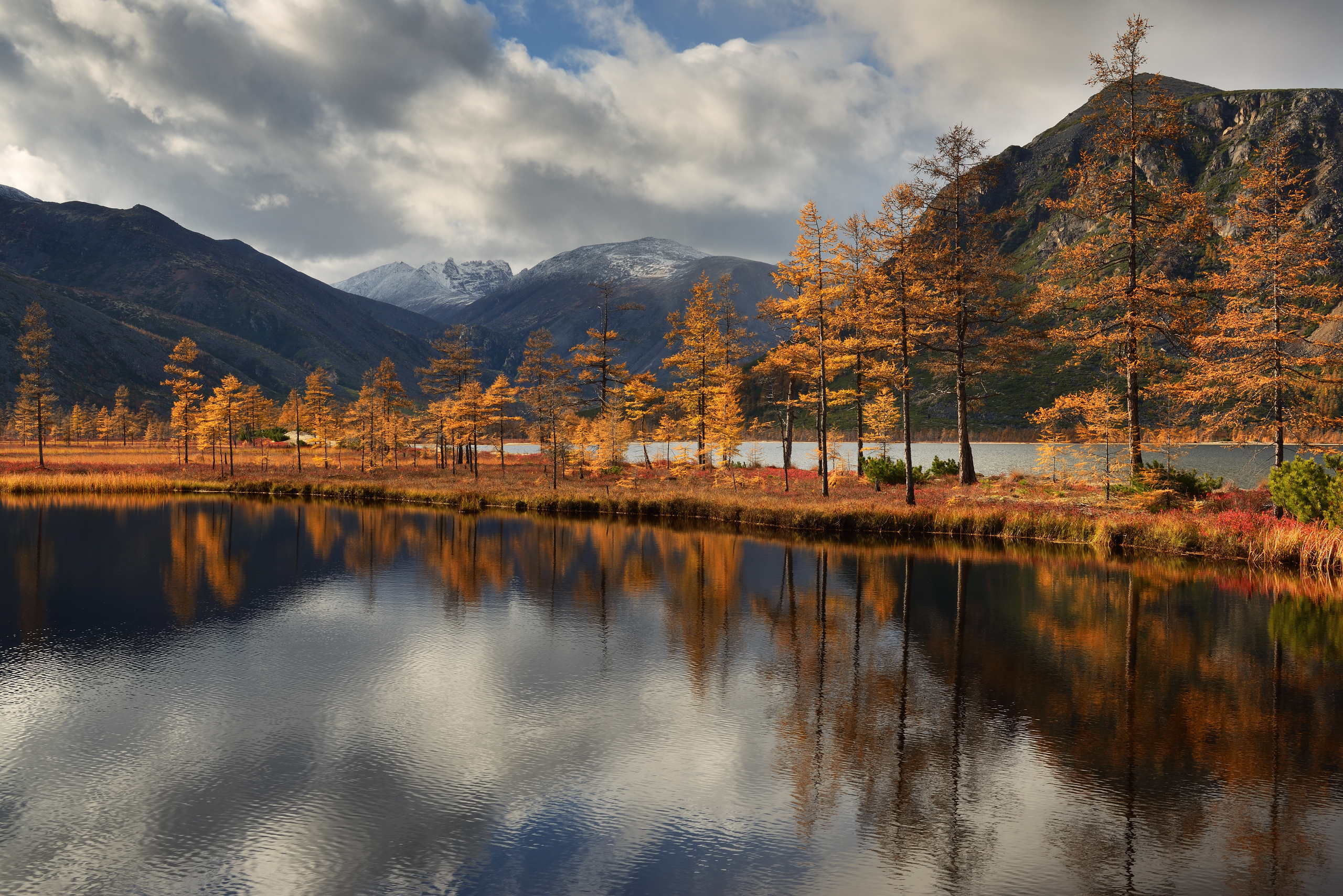 Free photo Clouds over the lake in autumn