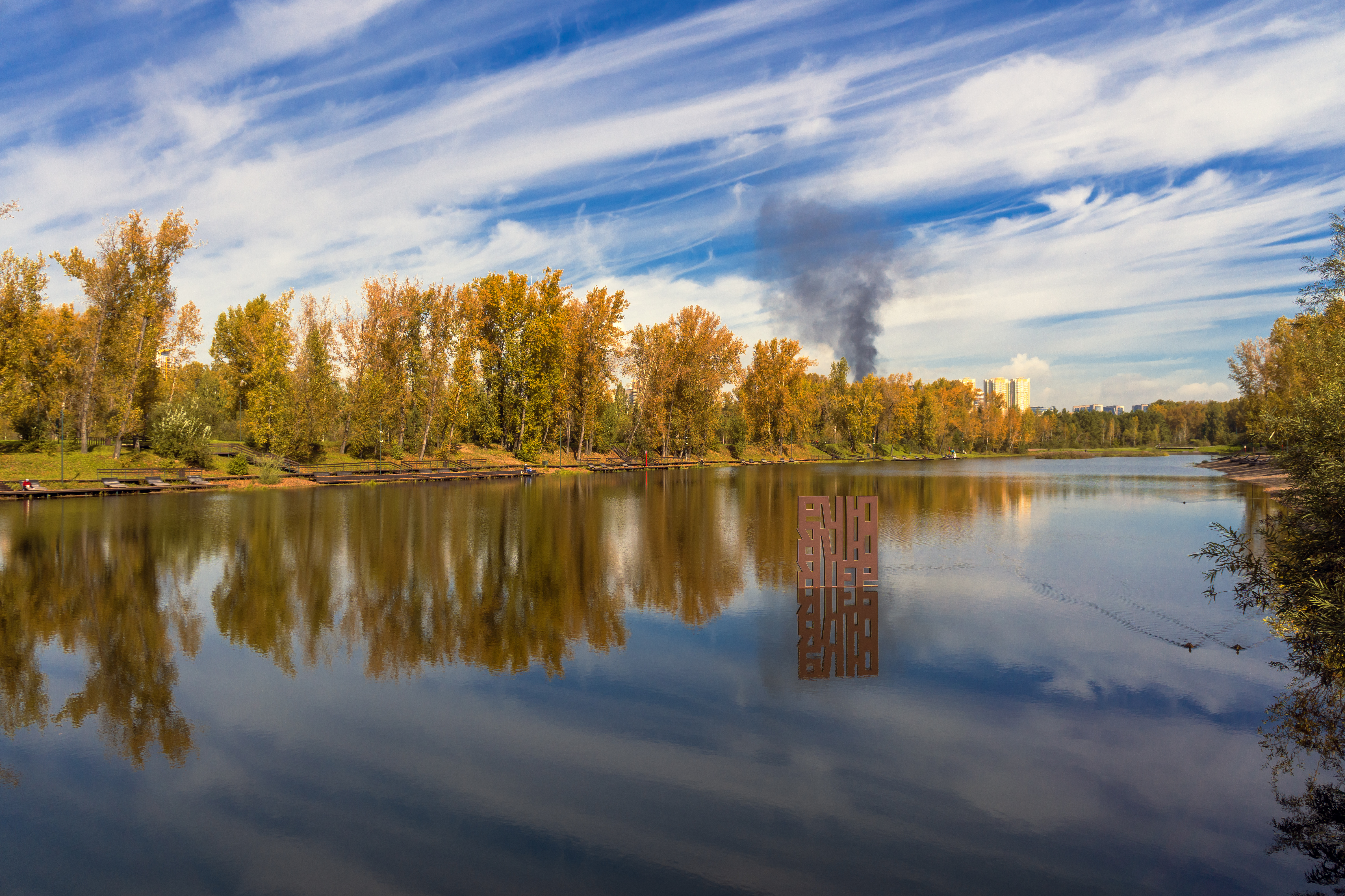 Зеркальное отражение в воде