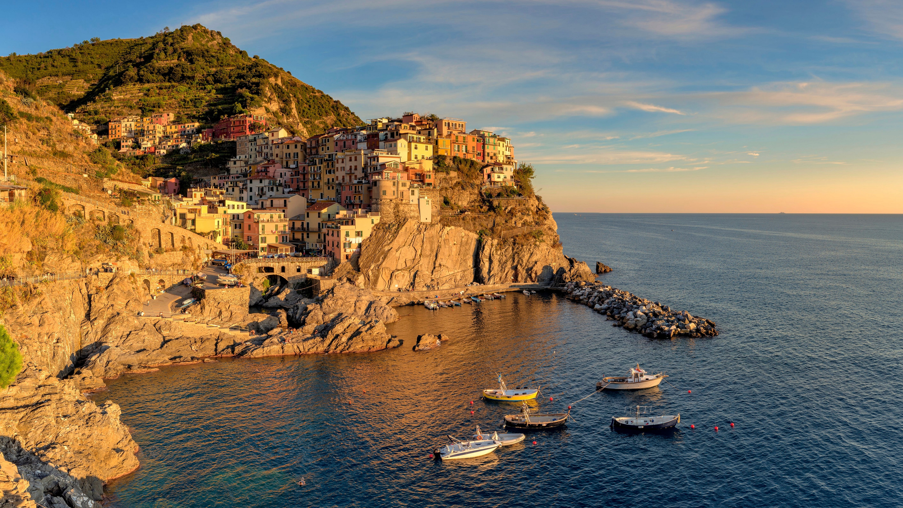 Free photo The coast of Manarola in Italy